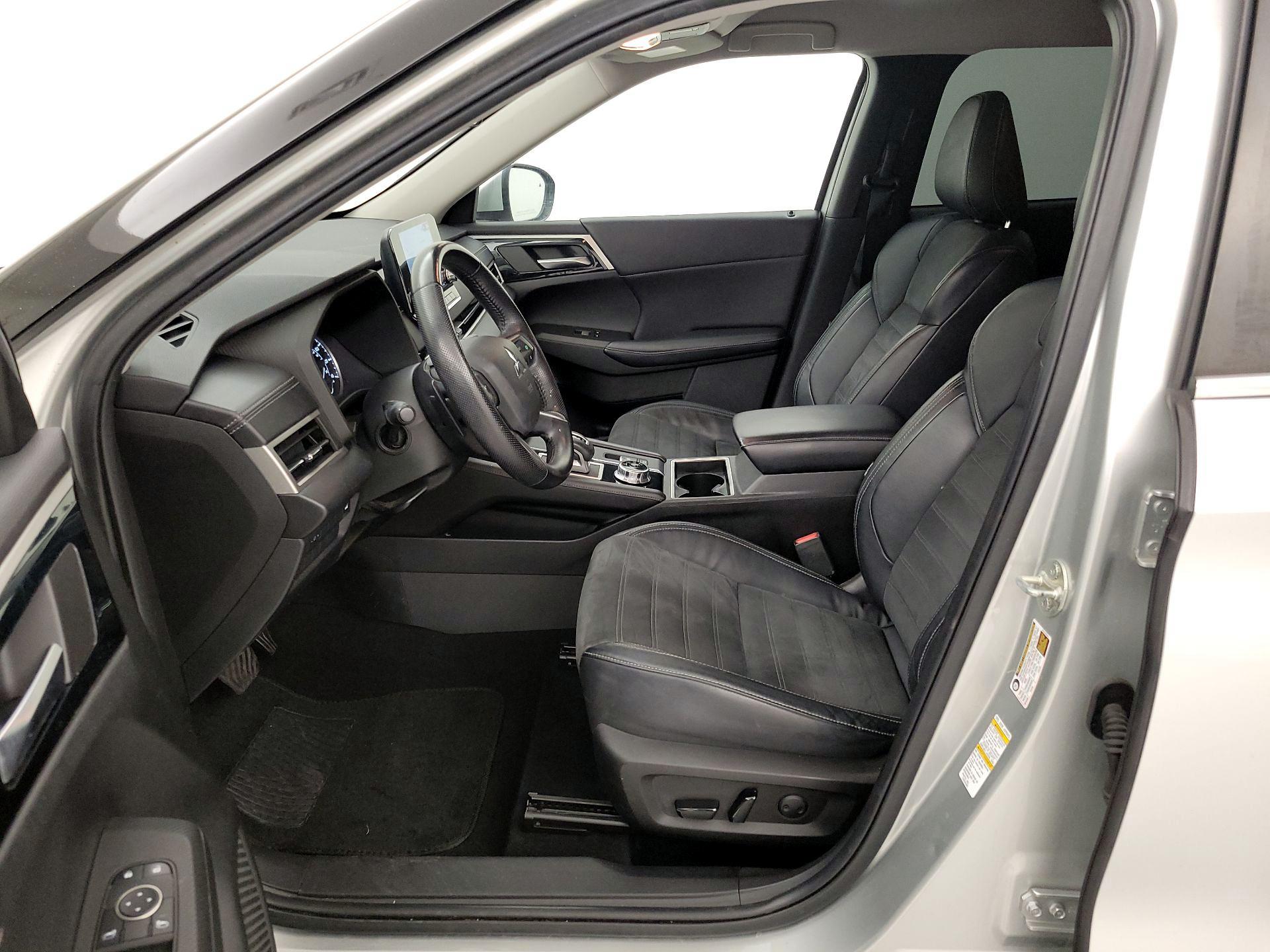 Thumbnail: 2022 Mitsubishi Outlander - 11