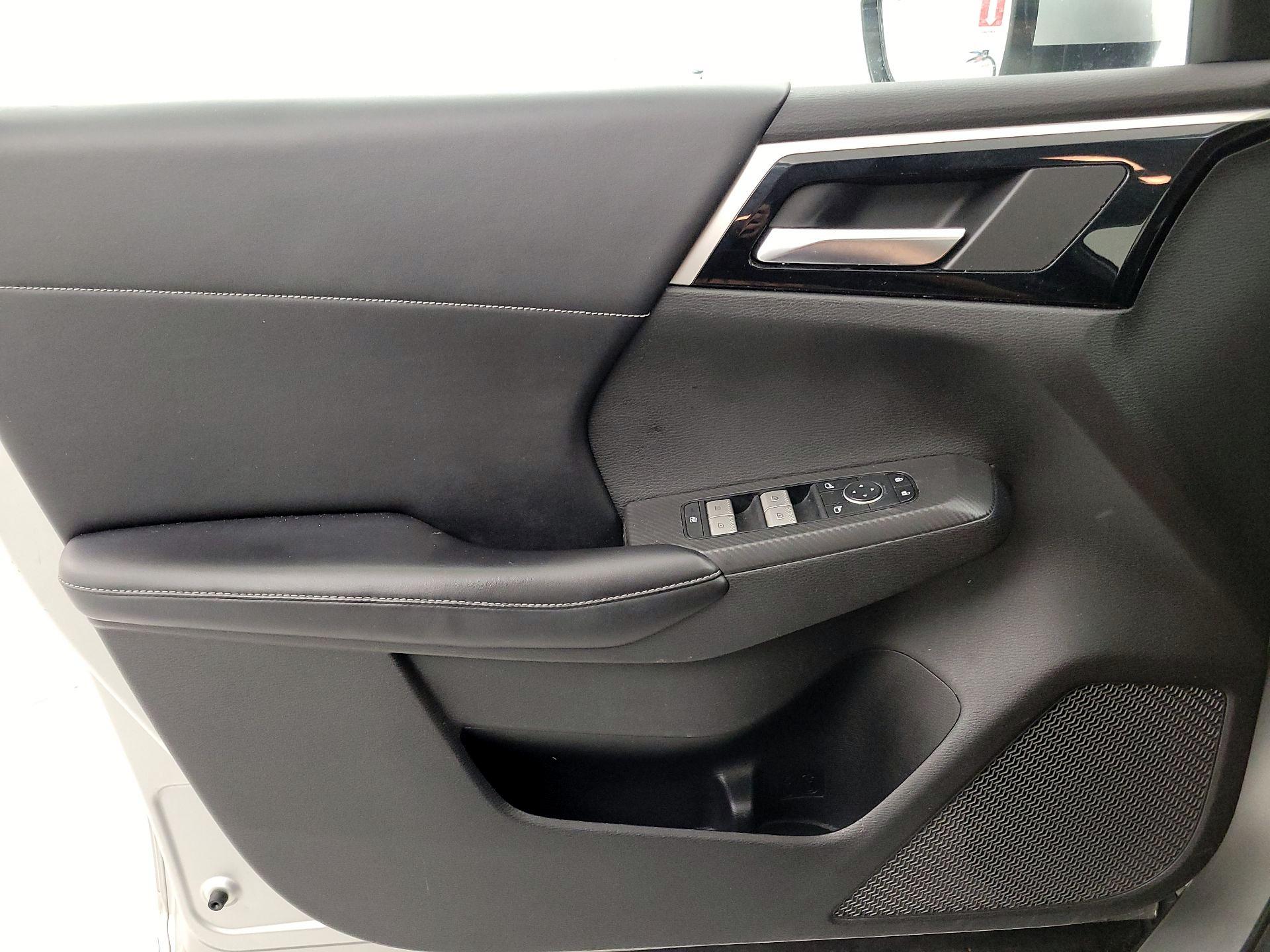 Thumbnail: 2022 Mitsubishi Outlander - 12