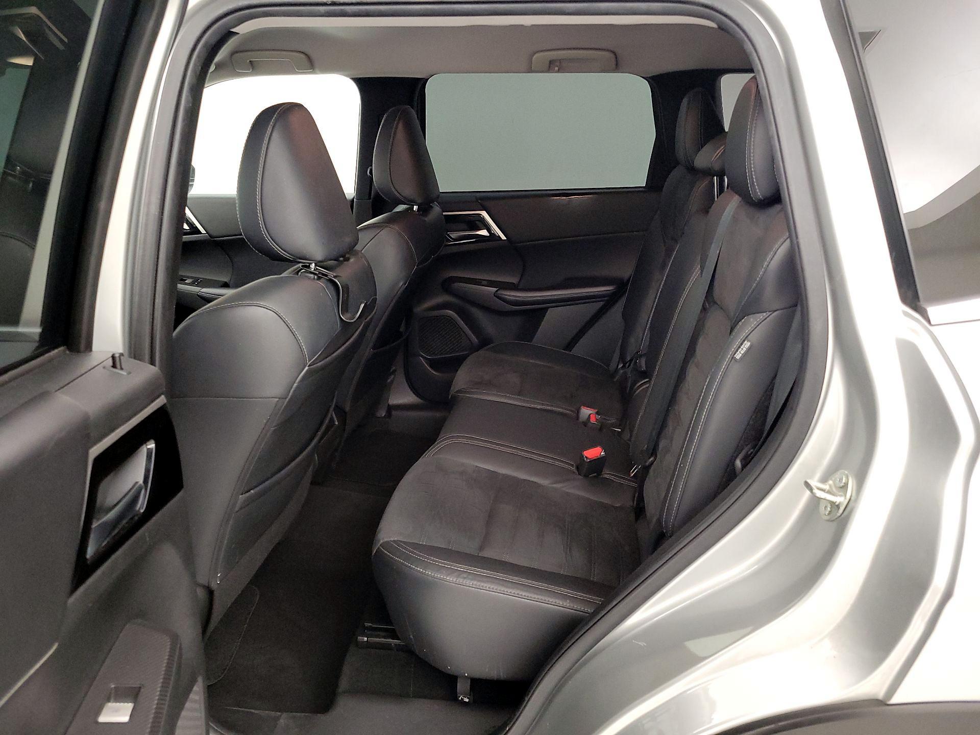 Thumbnail: 2022 Mitsubishi Outlander - 20