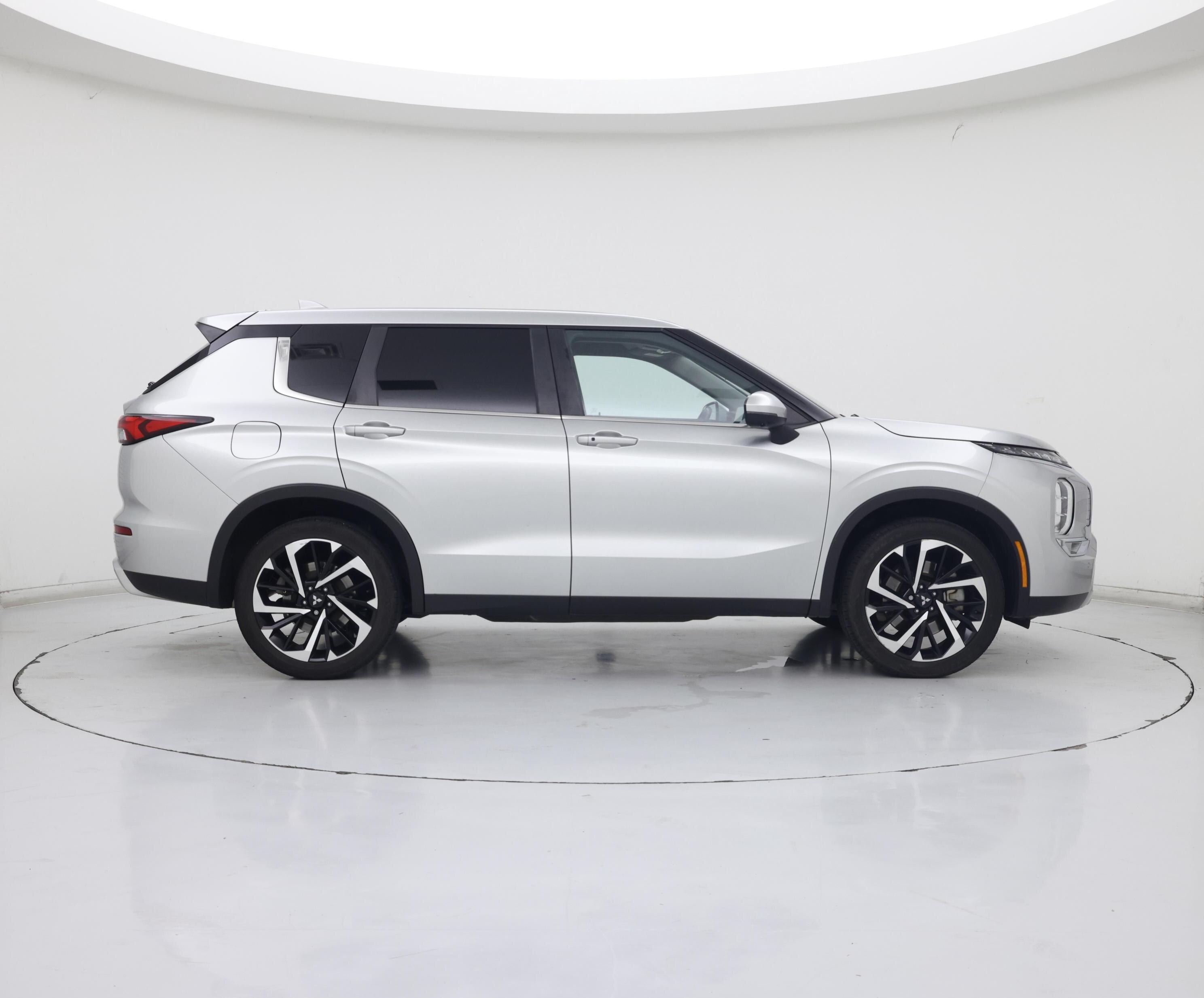 Thumbnail: 2022 Mitsubishi Outlander - 7