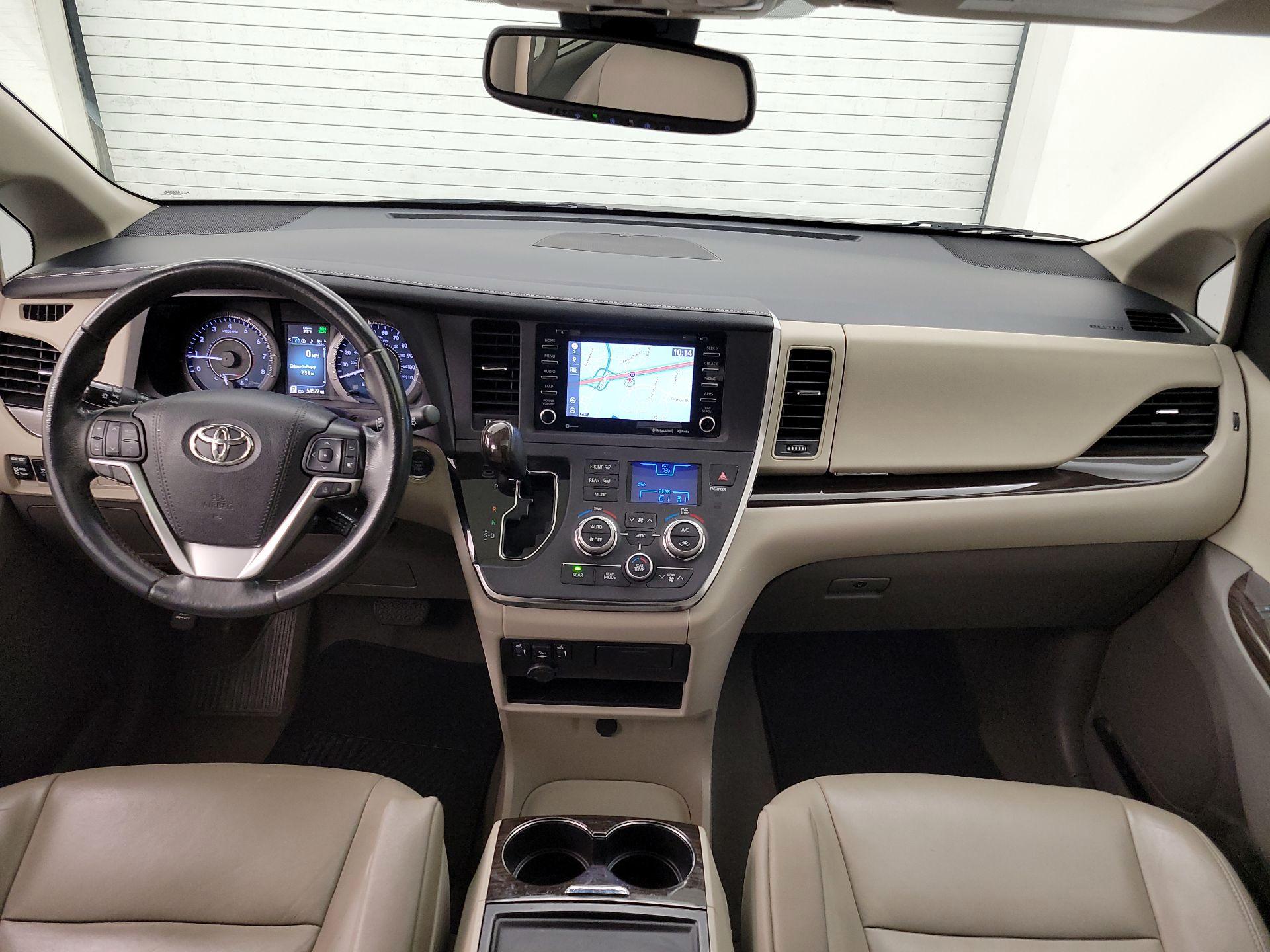 Thumbnail: 2019 Toyota Sienna - 9
