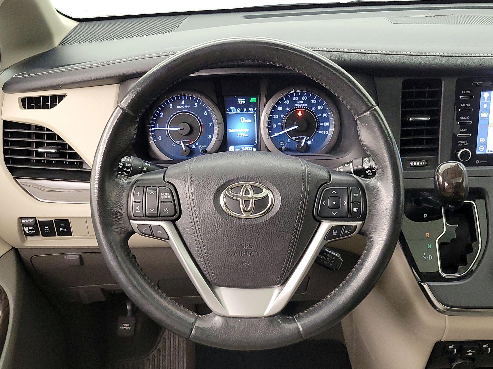 Thumbnail: 2019 Toyota Sienna - 10