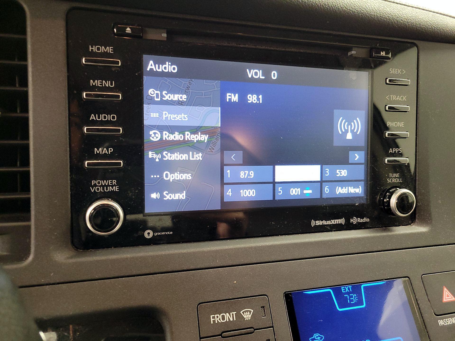 Thumbnail: 2019 Toyota Sienna - 16