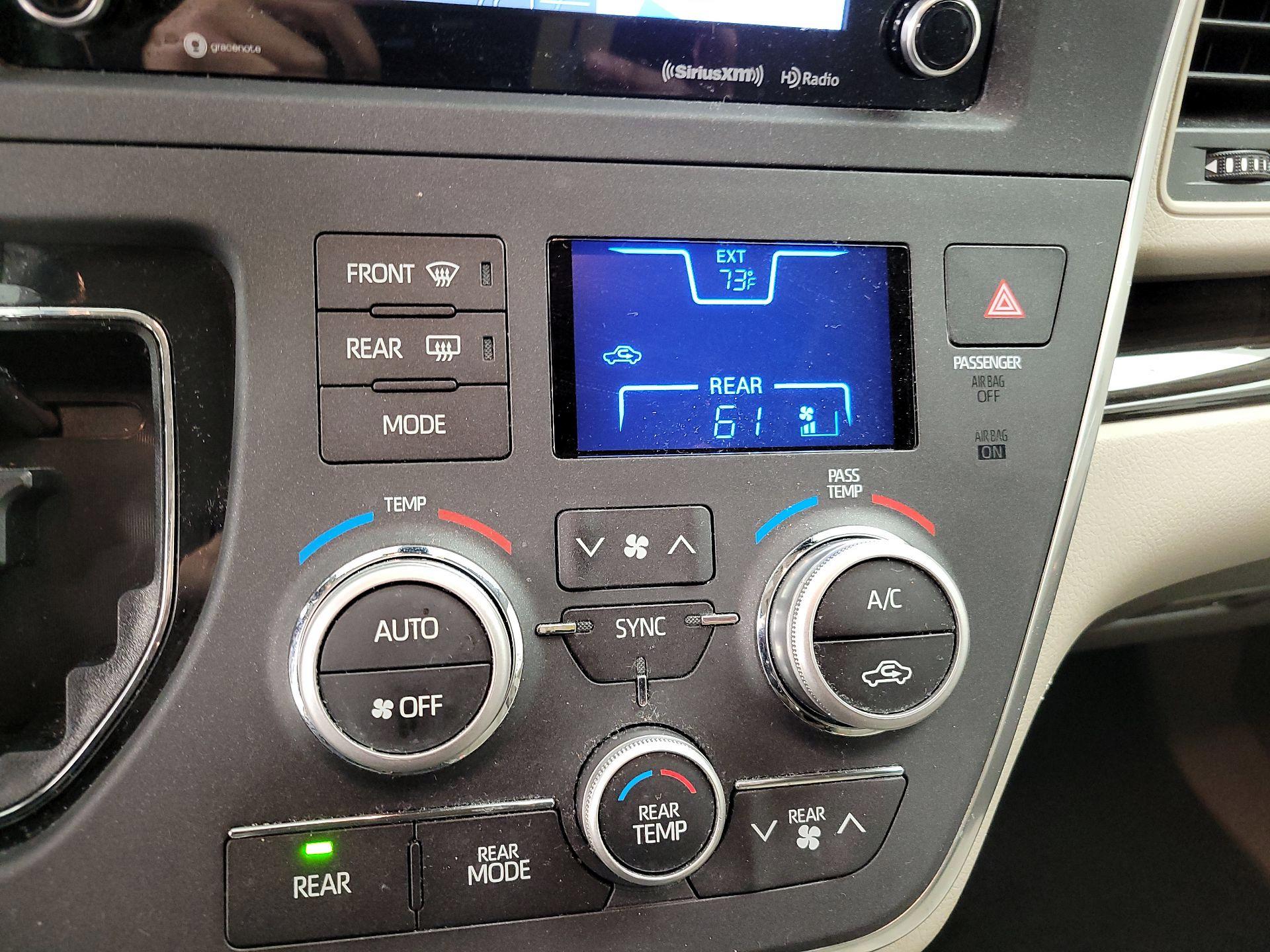 Thumbnail: 2019 Toyota Sienna - 17