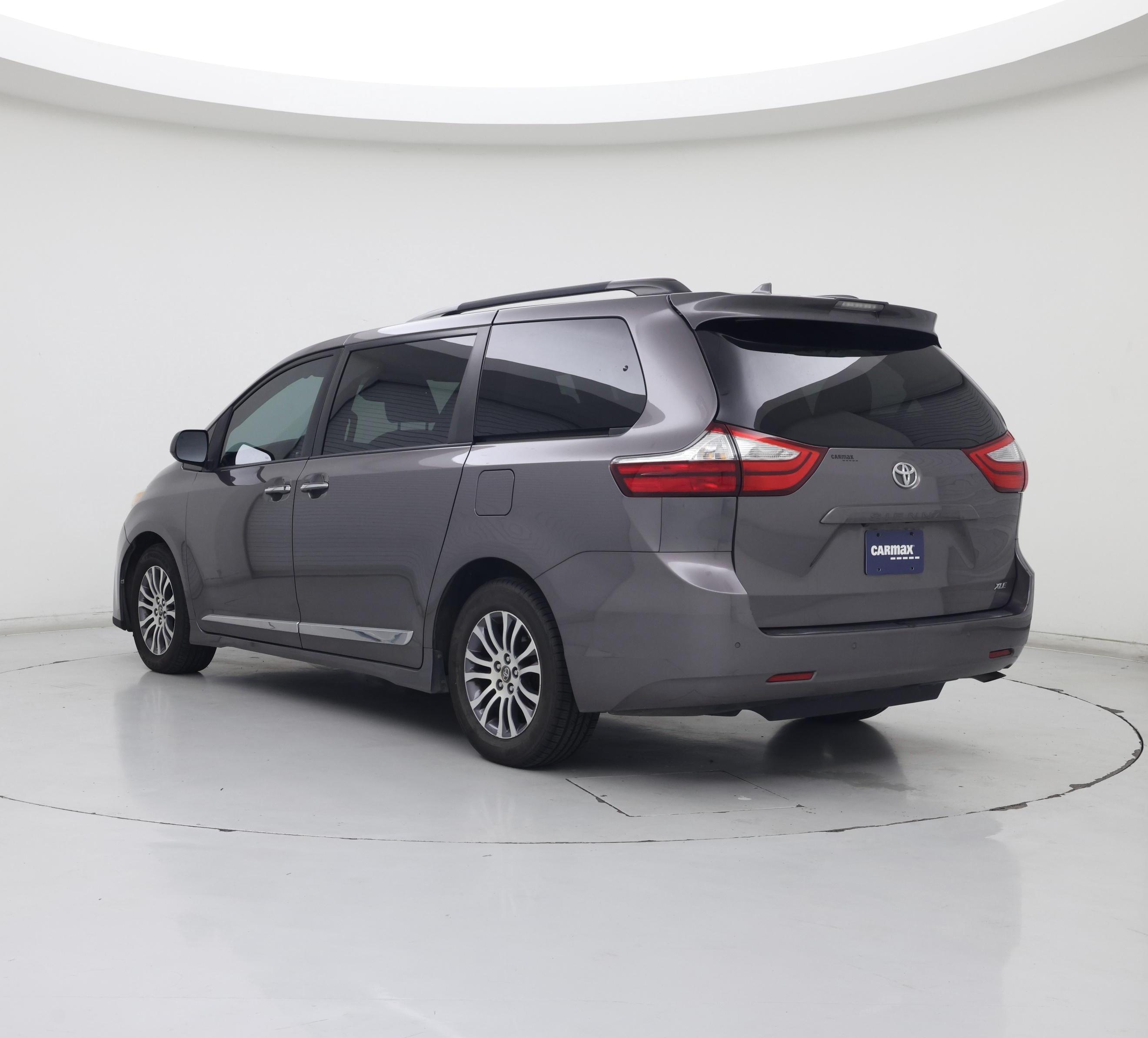 Thumbnail: 2019 Toyota Sienna - 2
