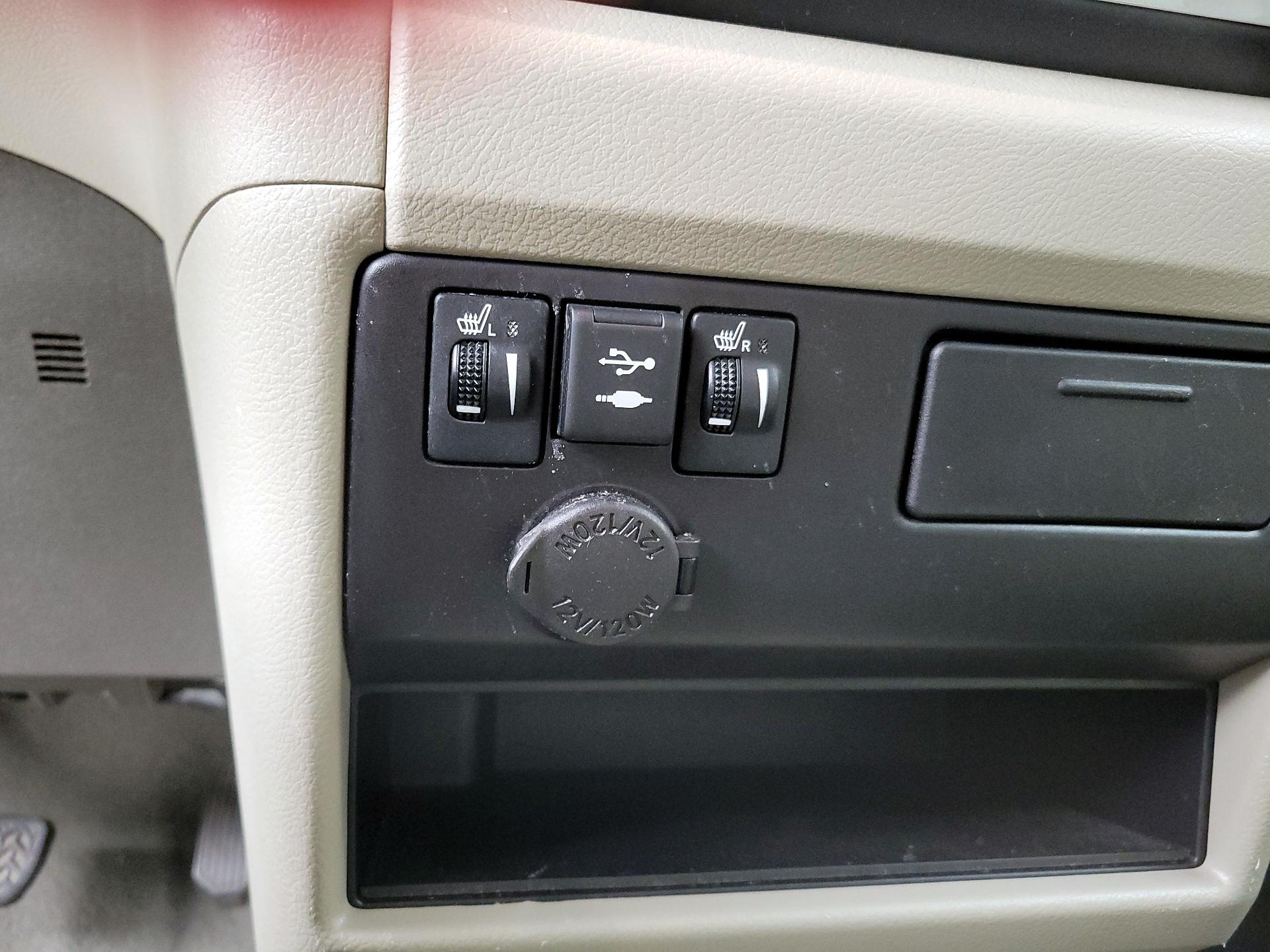 Thumbnail: 2019 Toyota Sienna - 19