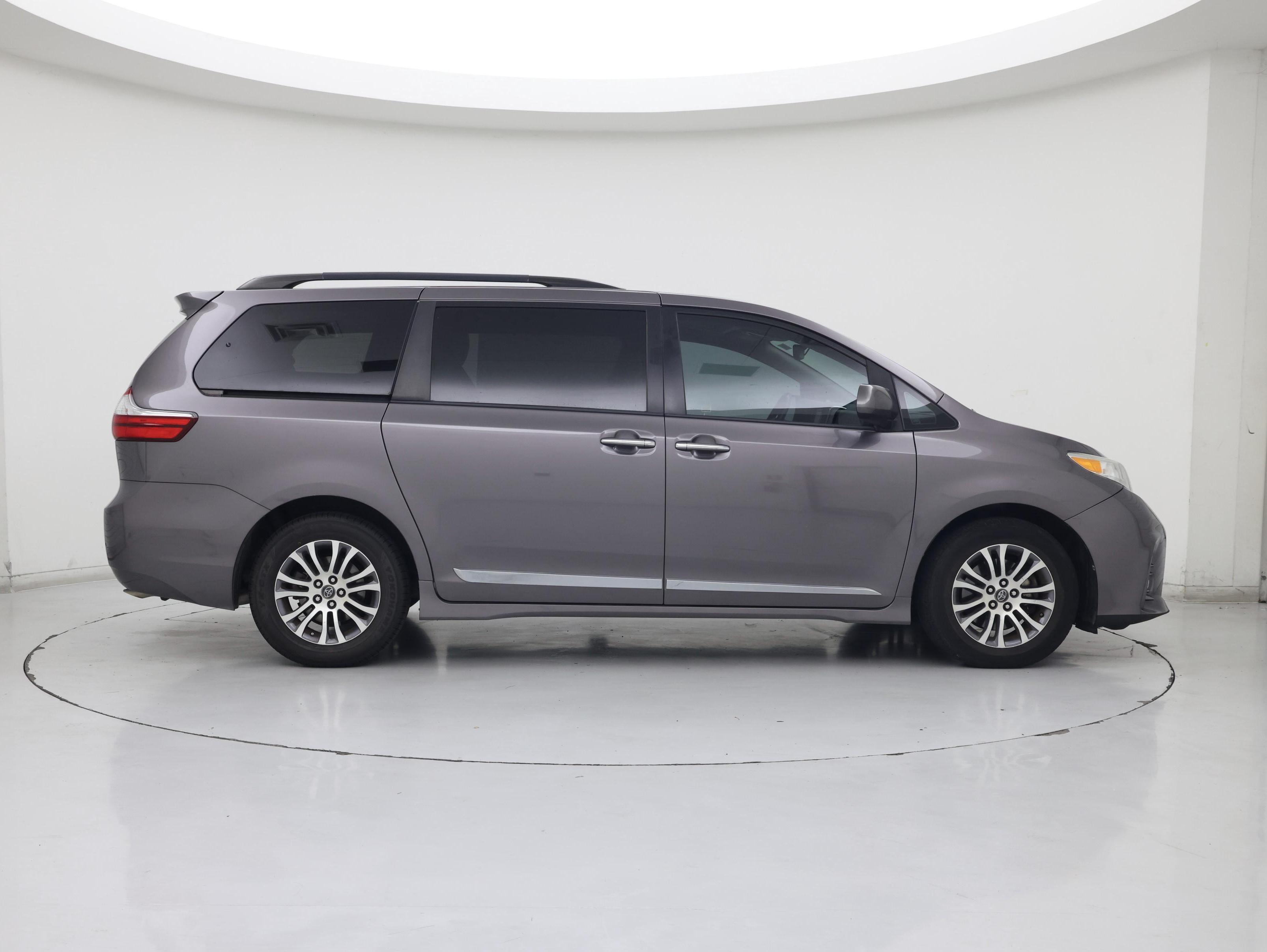 Thumbnail: 2019 Toyota Sienna - 7