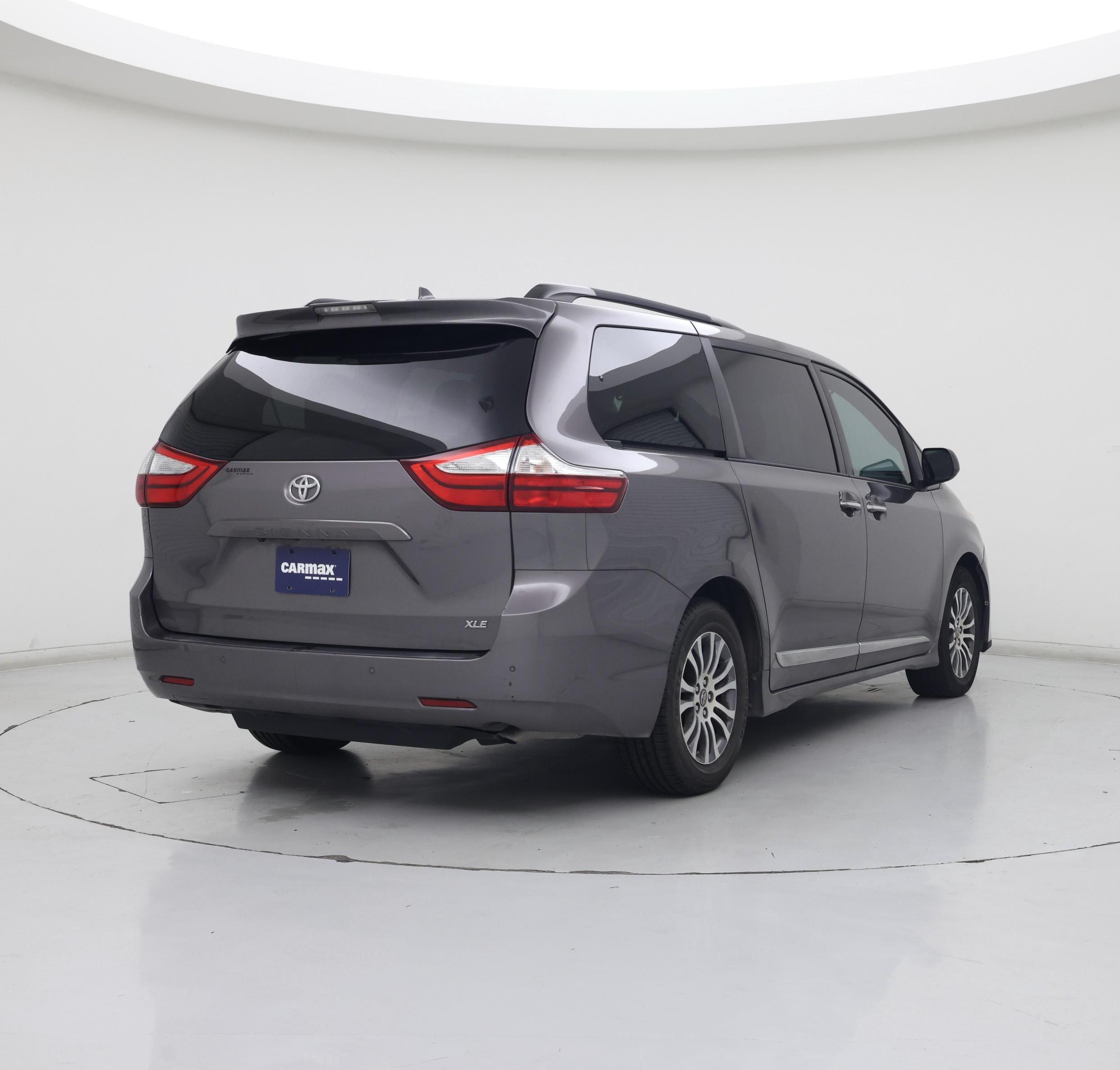 Thumbnail: 2019 Toyota Sienna - 8