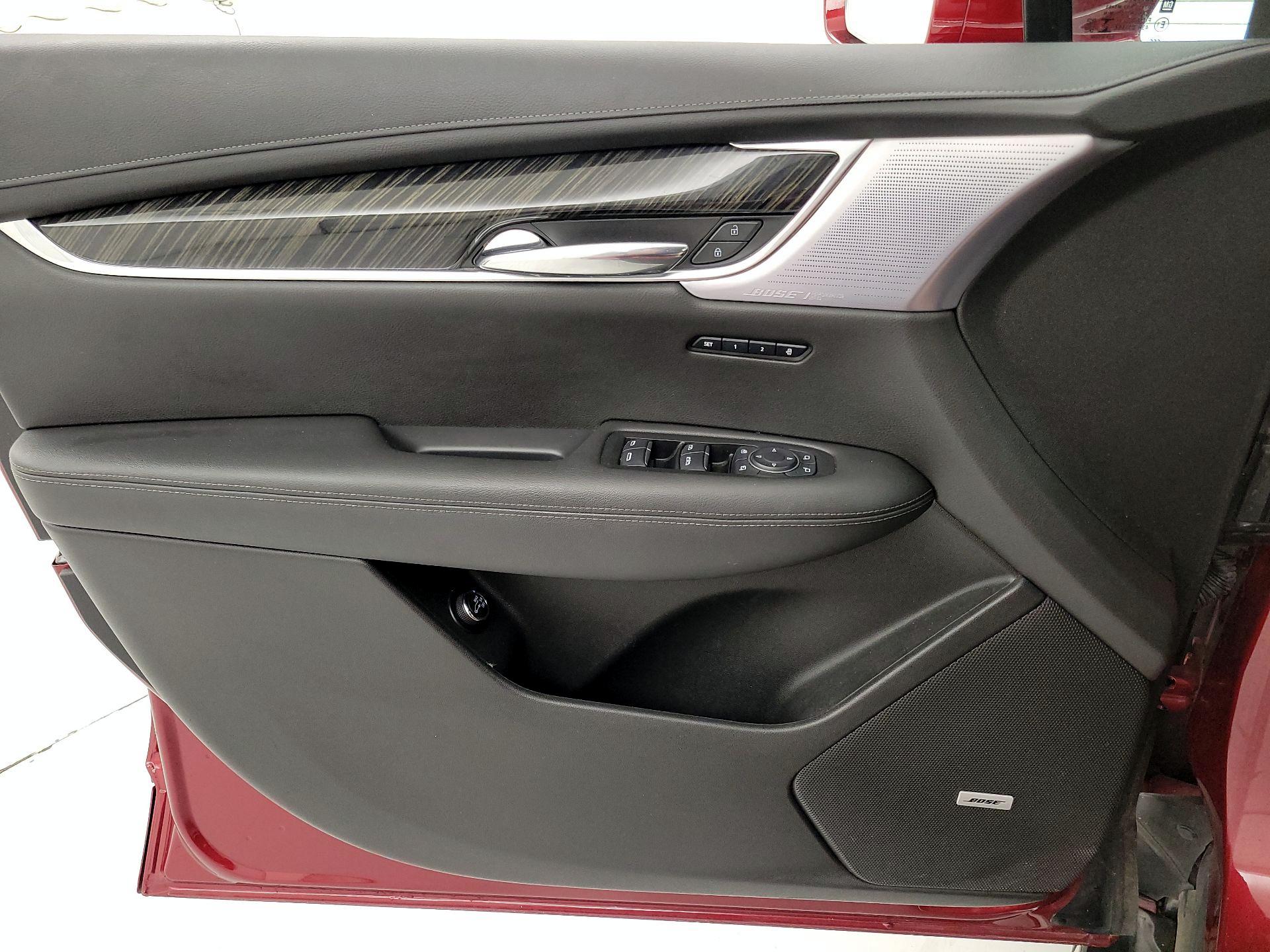 Thumbnail: 2020 Cadillac XT6 - 12