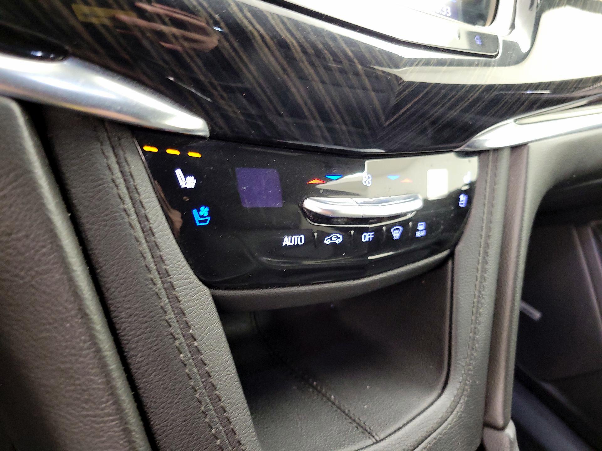 Thumbnail: 2020 Cadillac XT6 - 16
