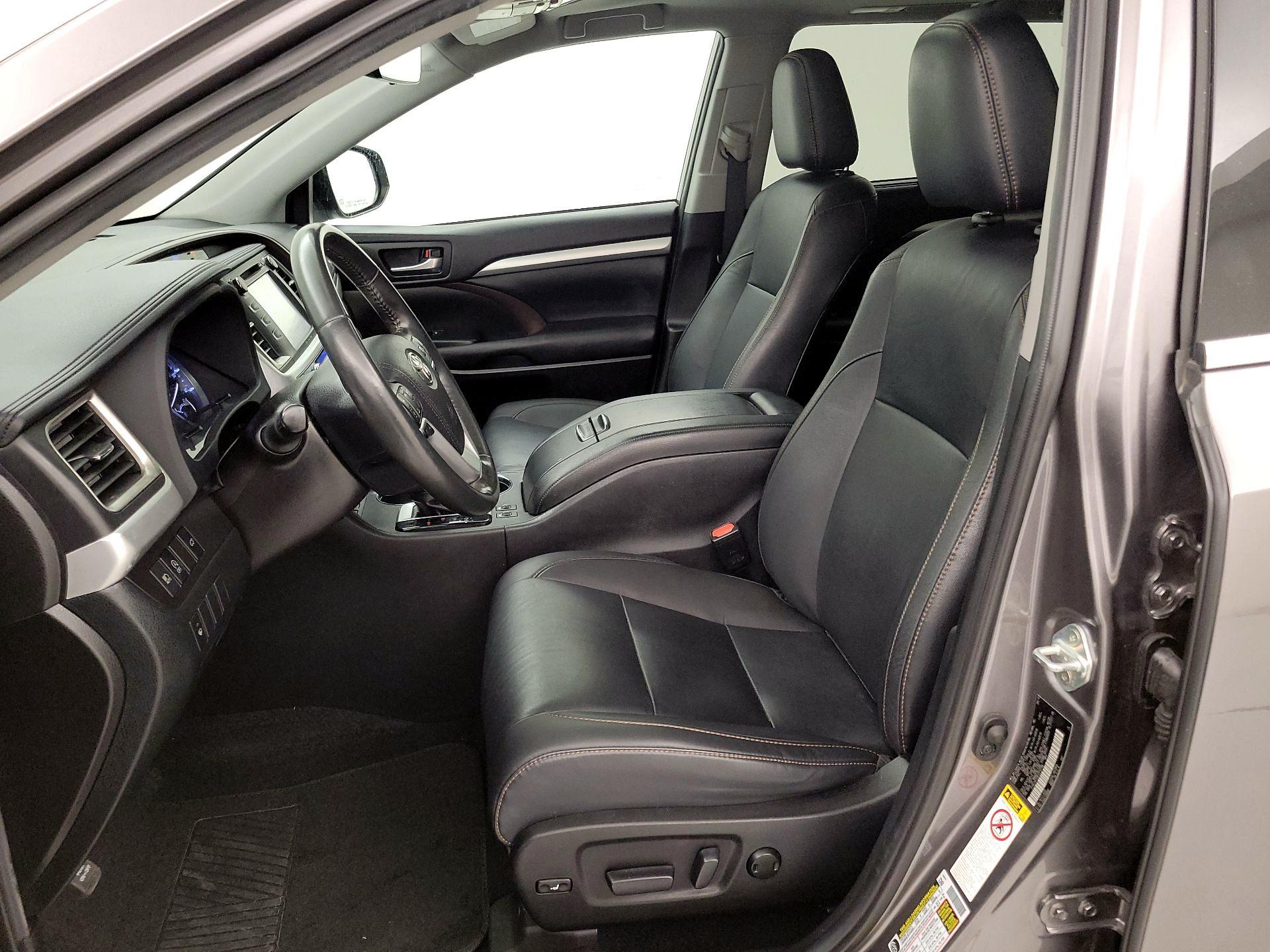 Thumbnail: 2019 Toyota Highlander - 11