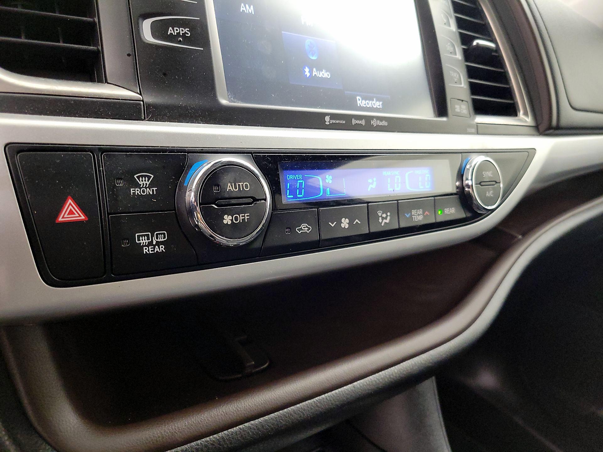 Thumbnail: 2019 Toyota Highlander - 16