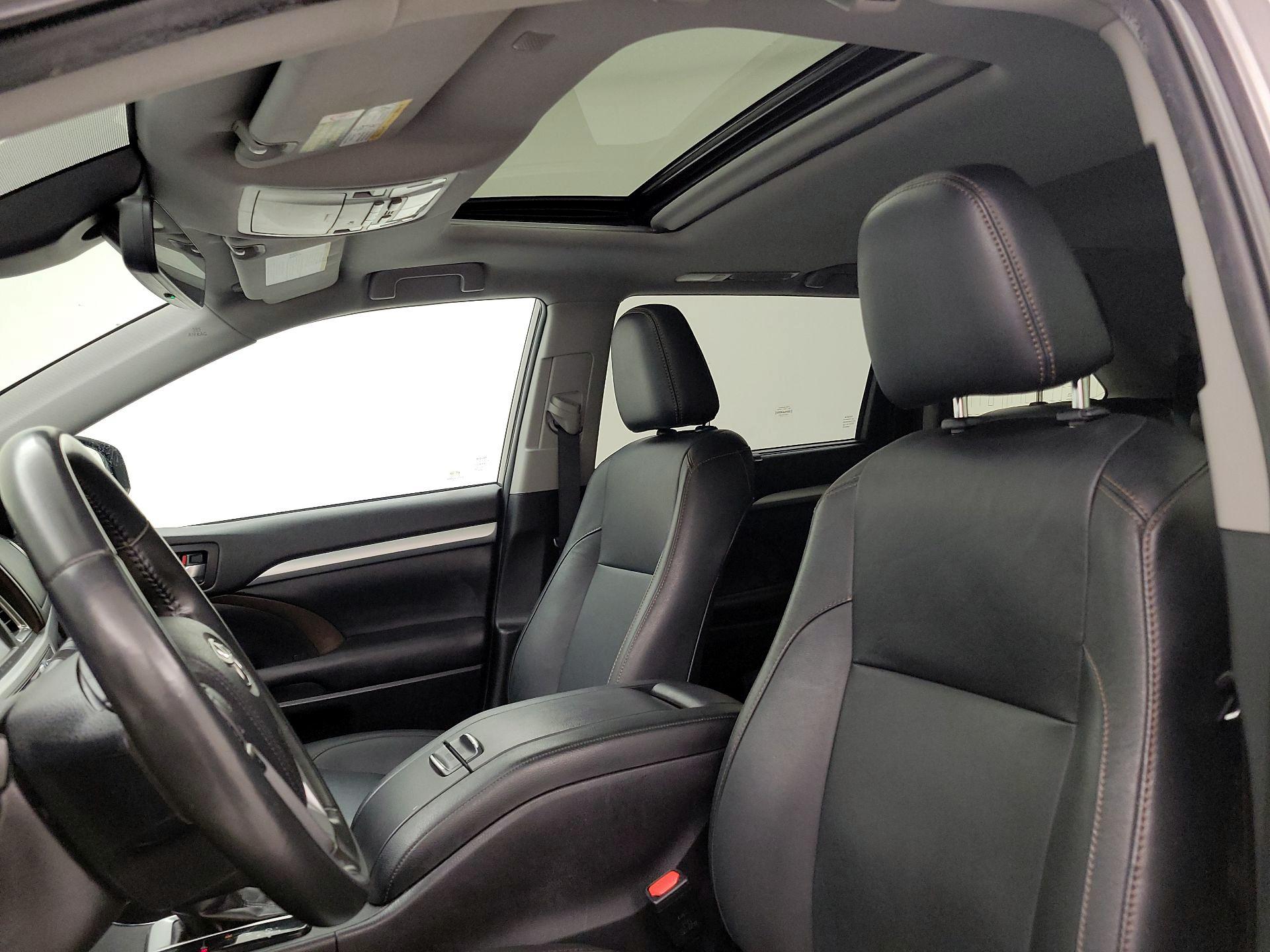 Thumbnail: 2019 Toyota Highlander - 19