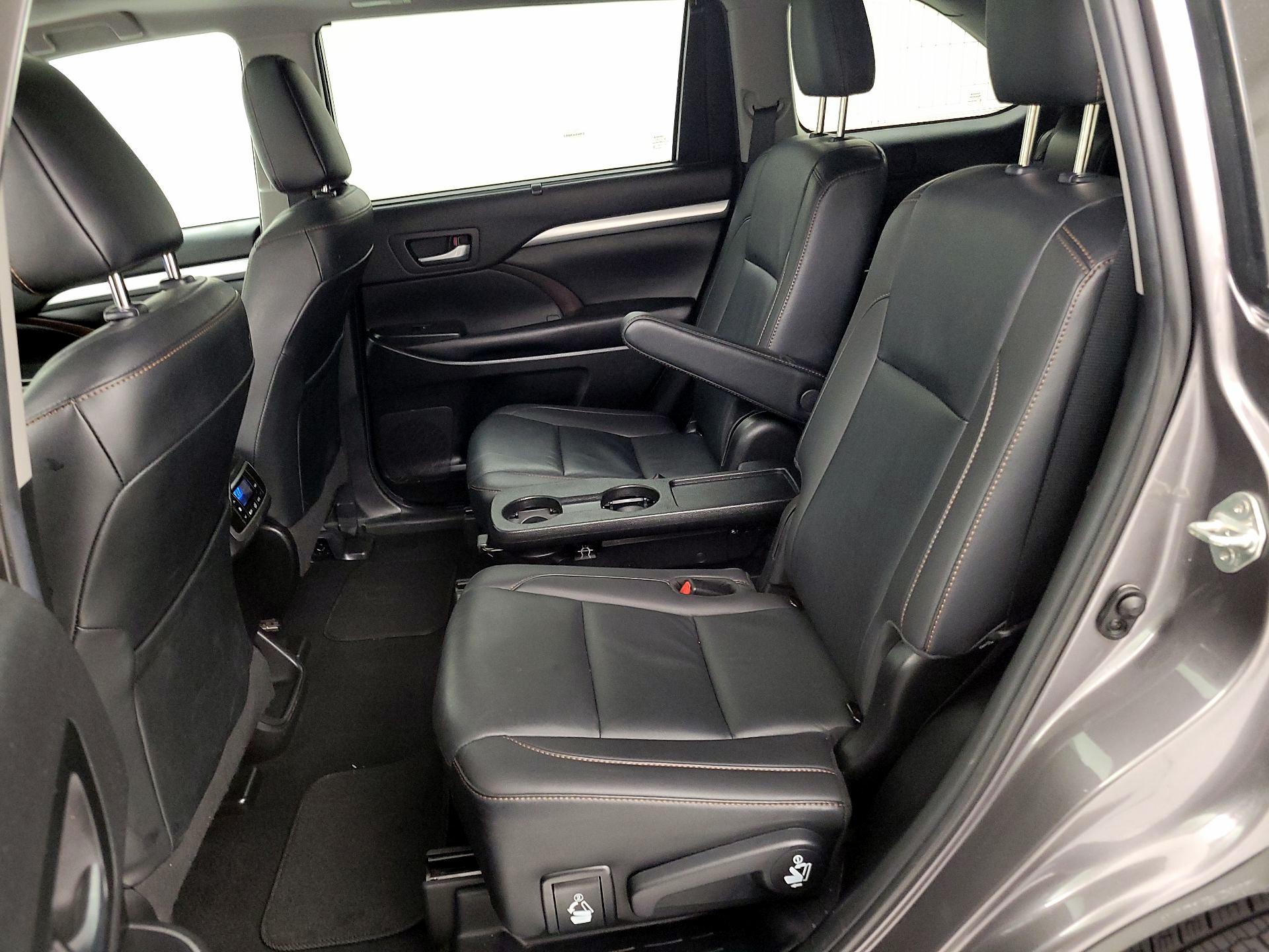 Thumbnail: 2019 Toyota Highlander - 20