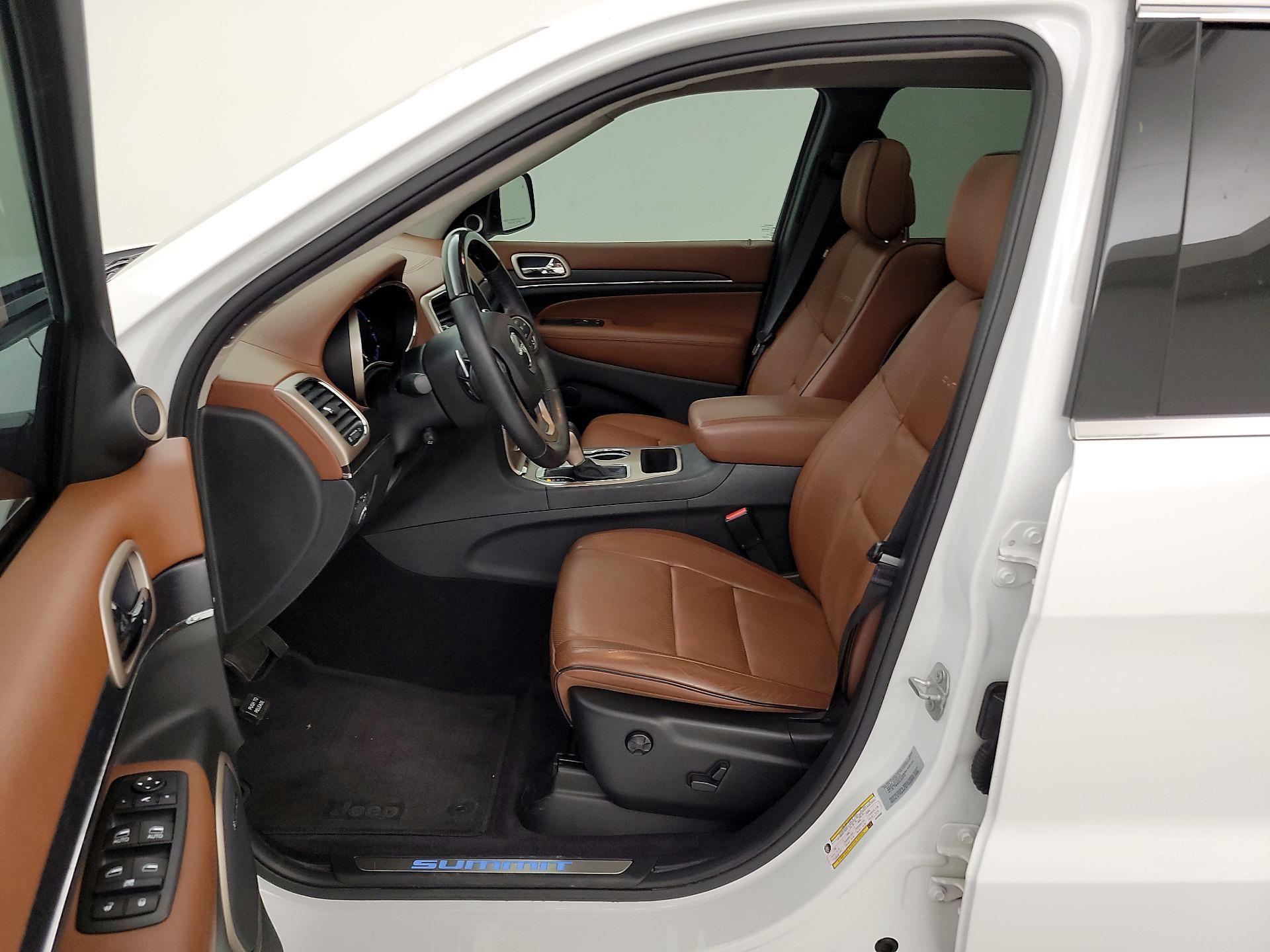 Thumbnail: 2016 Jeep Grand Cherokee - 11