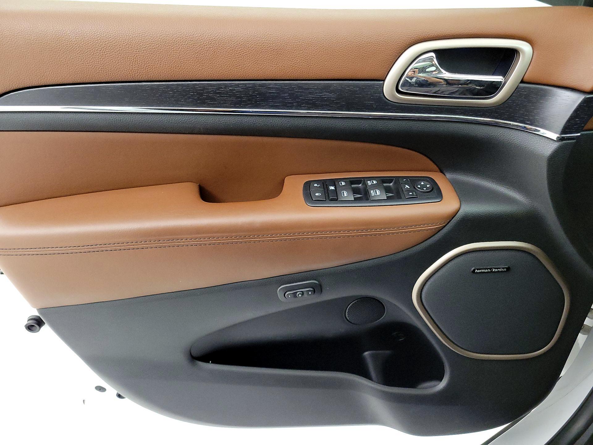 Thumbnail: 2016 Jeep Grand Cherokee - 12