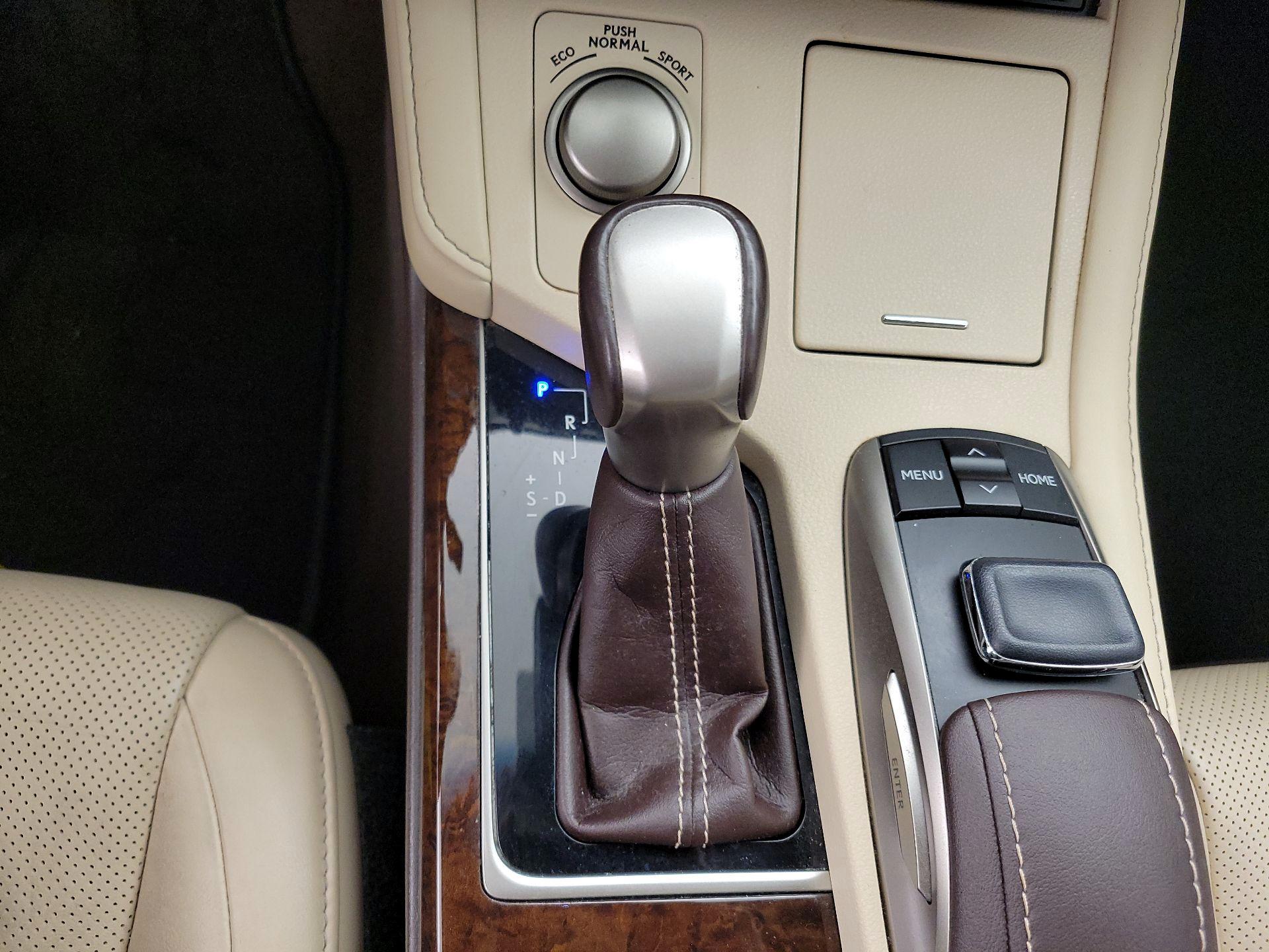 Thumbnail: 2016 Lexus ES - 18