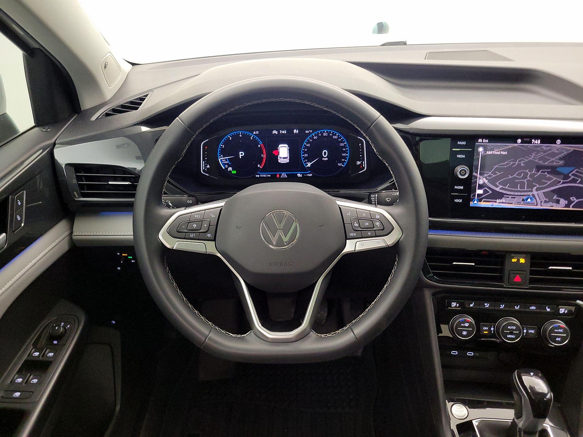 Thumbnail: 2022 Volkswagen Taos - 10