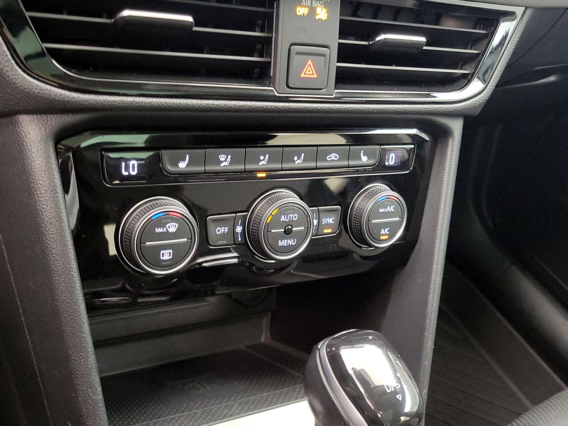 Thumbnail: 2022 Volkswagen Taos - 17