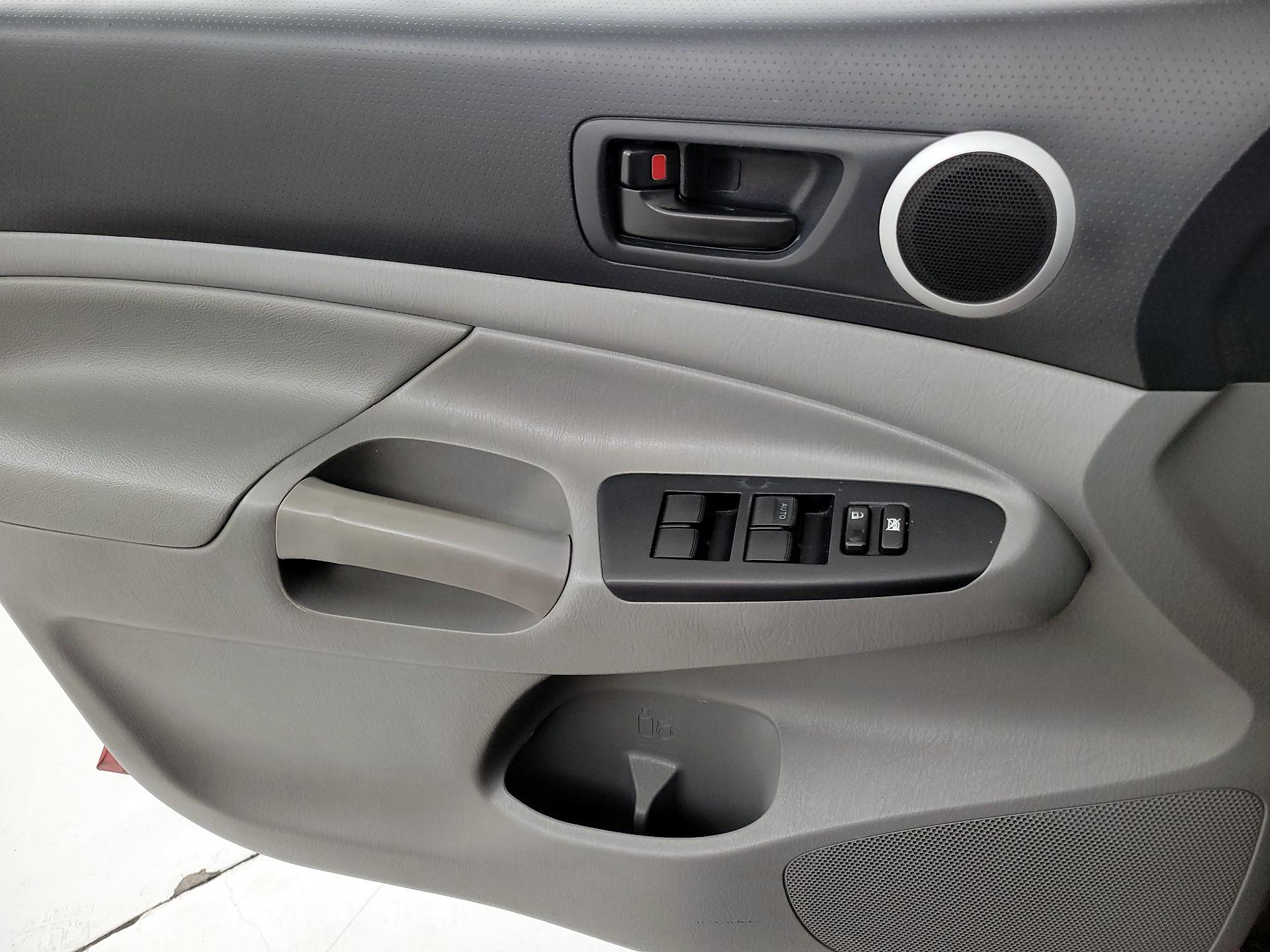 Thumbnail: 2015 Toyota Tacoma - 12