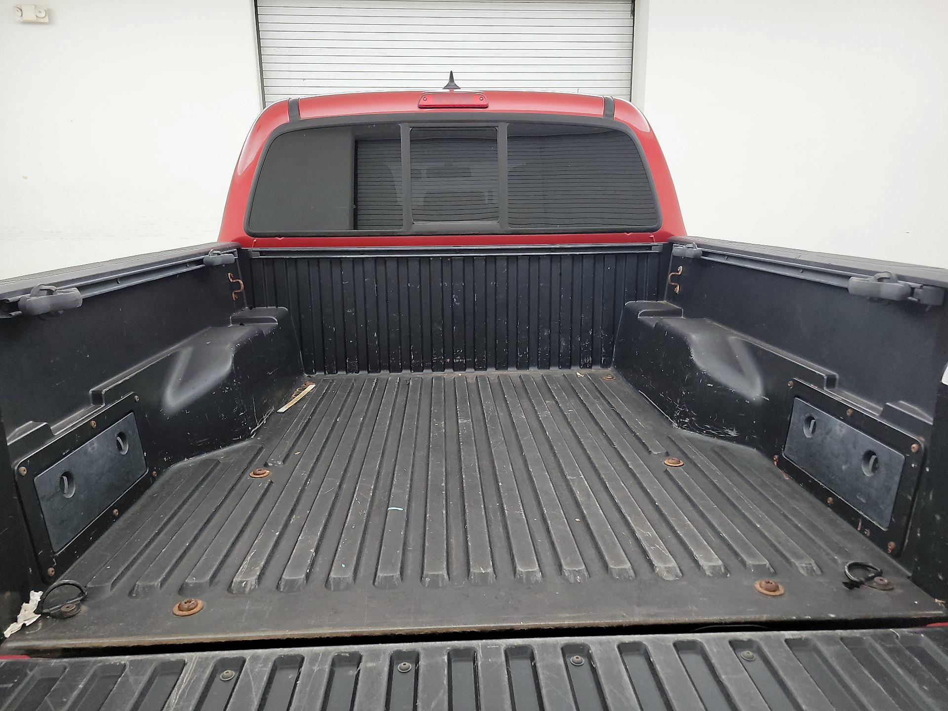 Thumbnail: 2015 Toyota Tacoma - 20