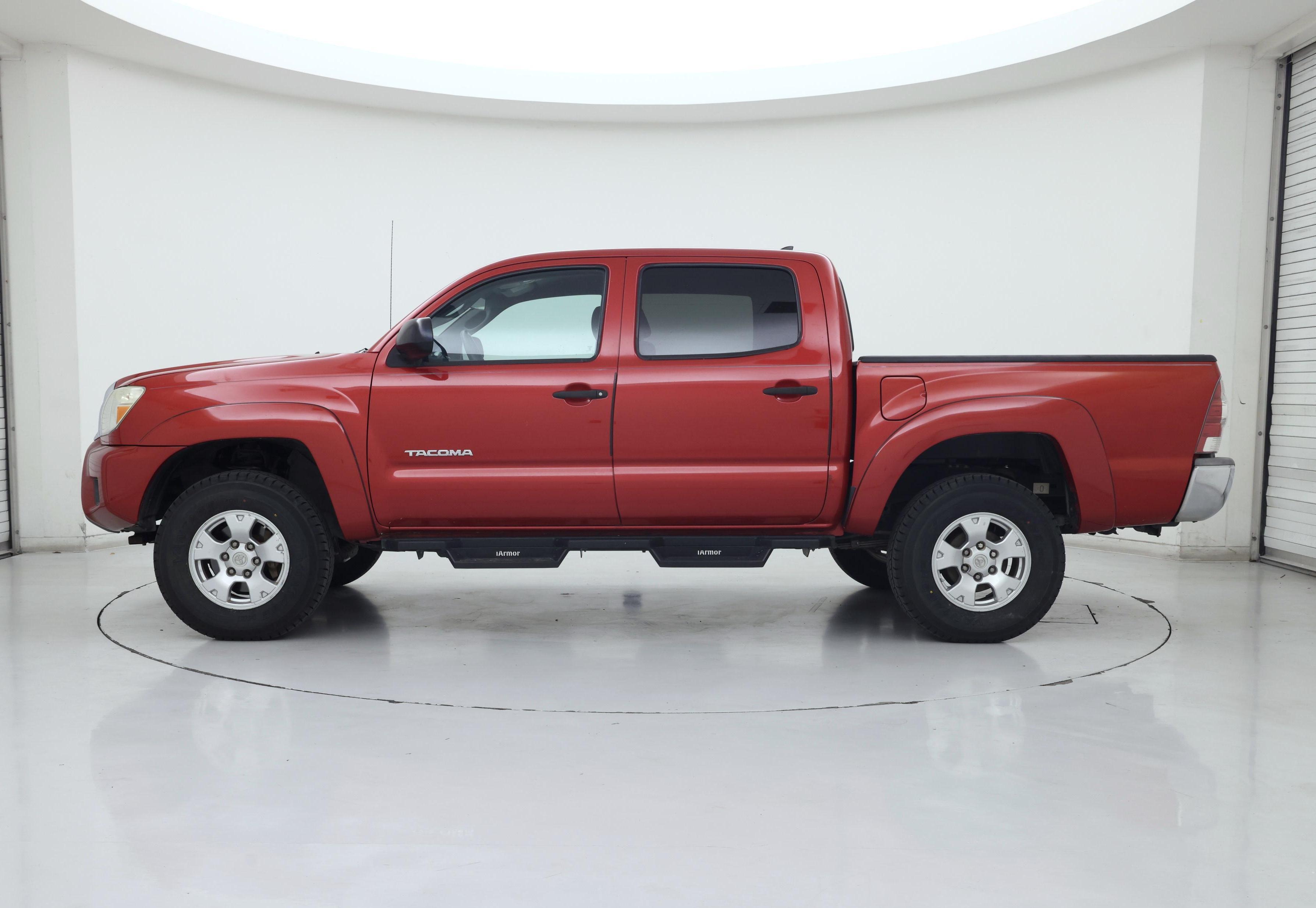 Thumbnail: 2015 Toyota Tacoma - 3