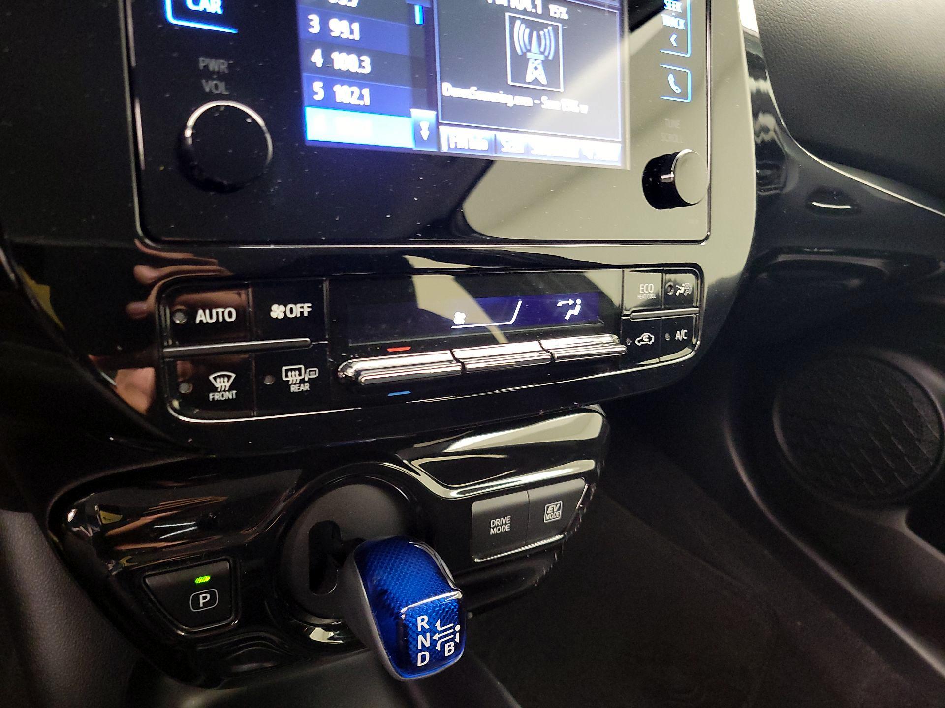 Thumbnail: 2017 Toyota Prius - 16