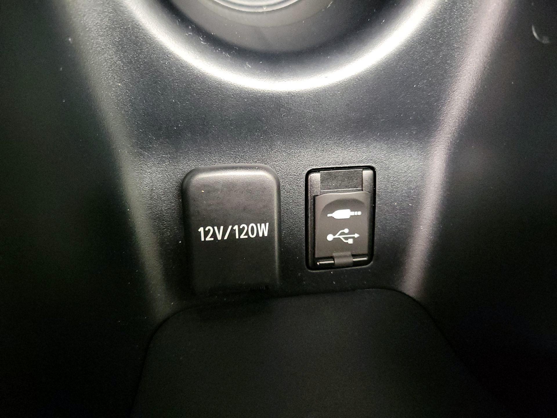 Thumbnail: 2017 Toyota Prius - 18
