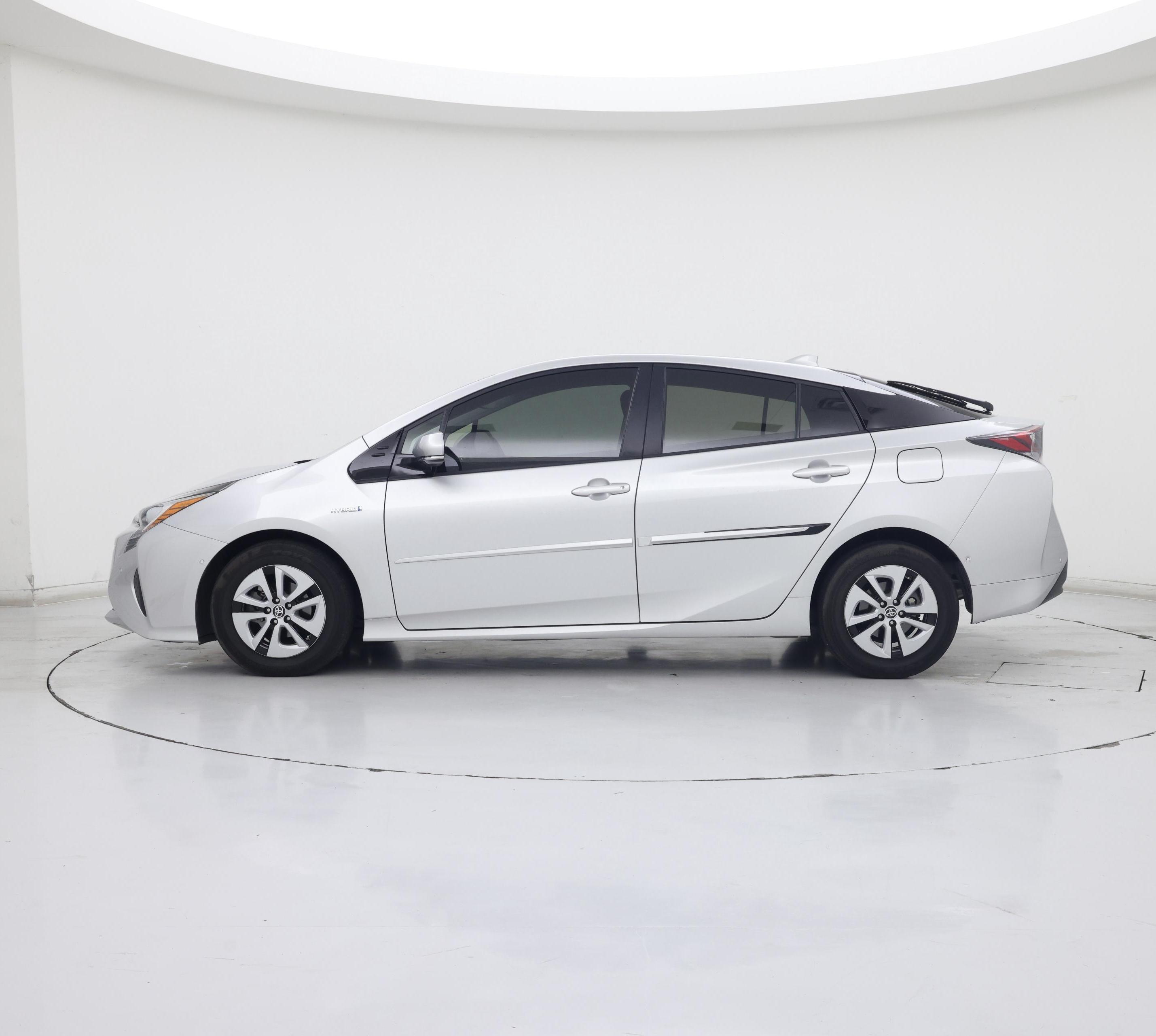 Thumbnail: 2017 Toyota Prius - 3