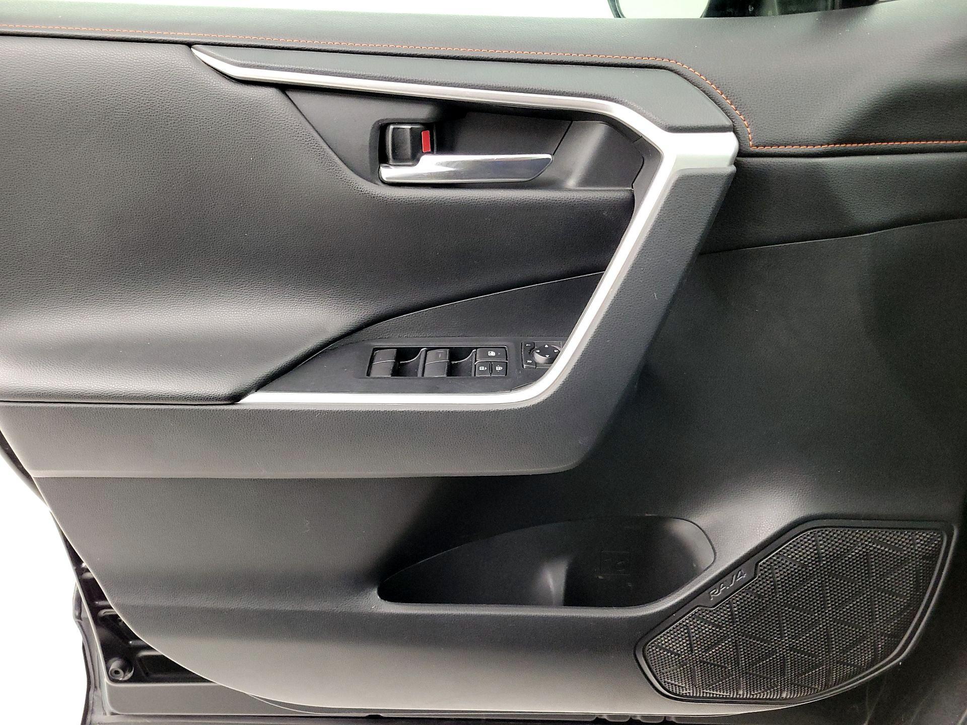 Thumbnail: 2019 Toyota RAV4 - 12