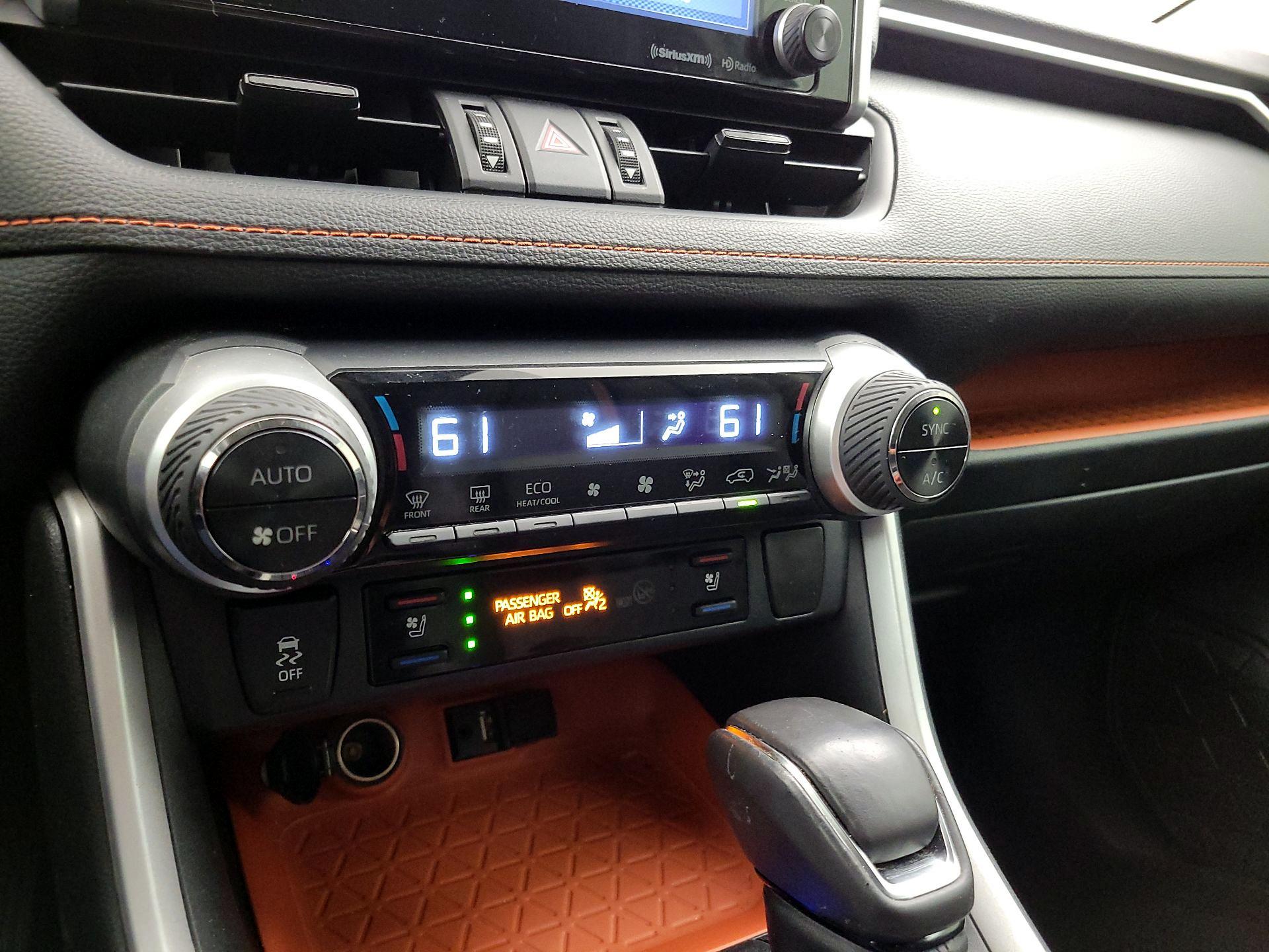 Thumbnail: 2019 Toyota RAV4 - 16