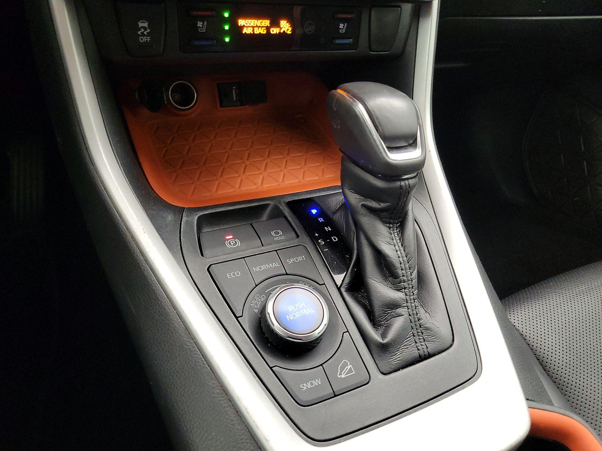Thumbnail: 2019 Toyota RAV4 - 17