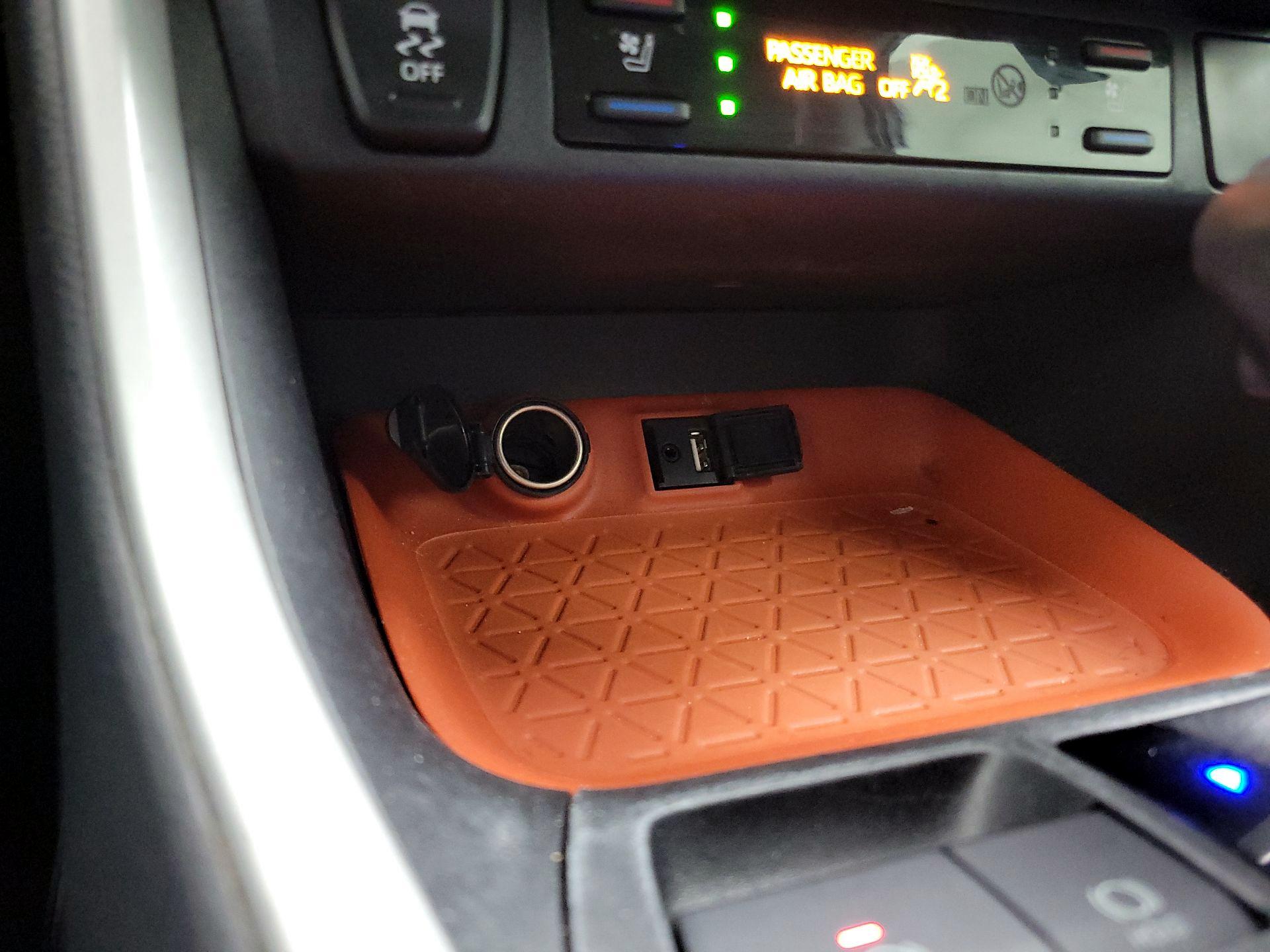 Thumbnail: 2019 Toyota RAV4 - 18