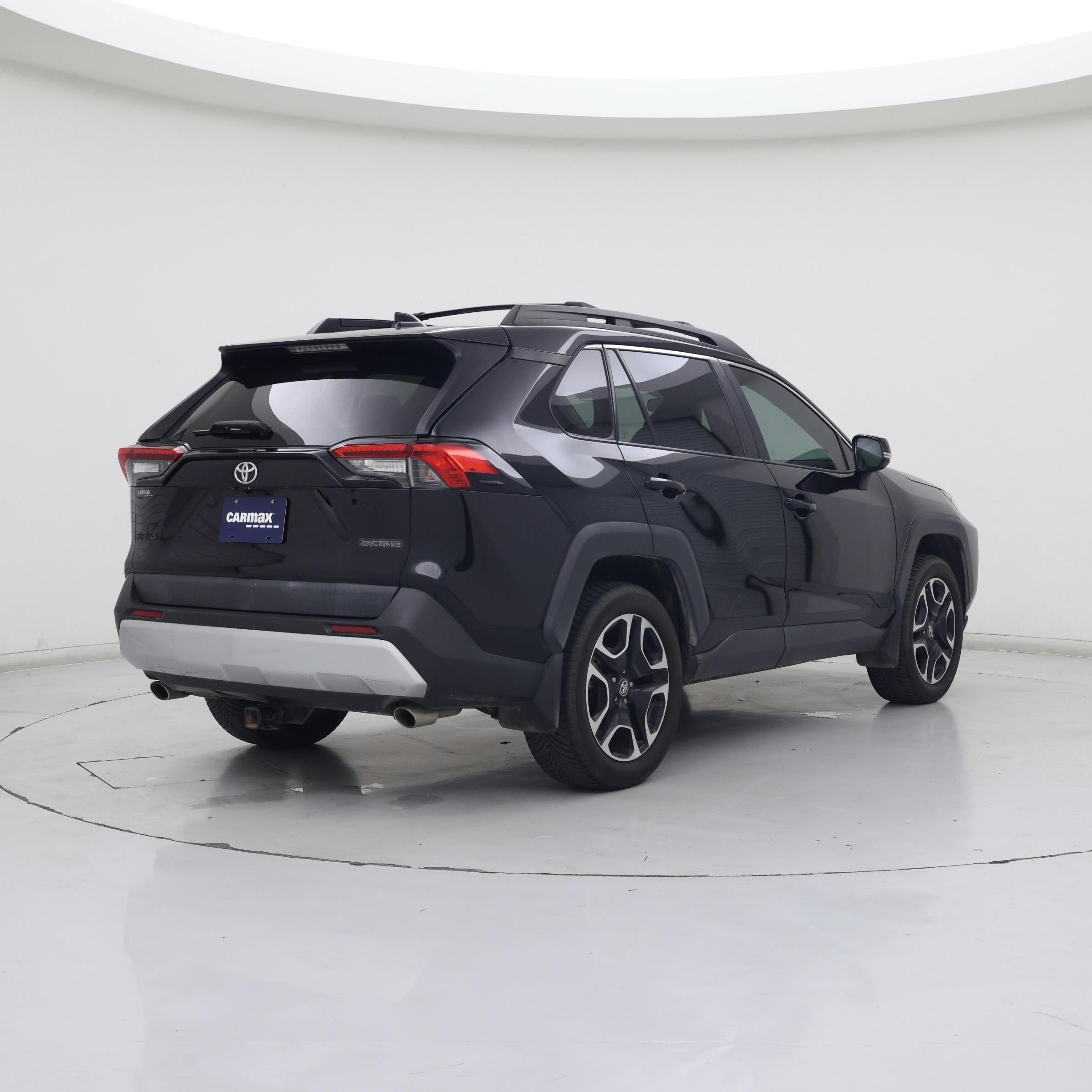 Thumbnail: 2019 Toyota RAV4 - 8