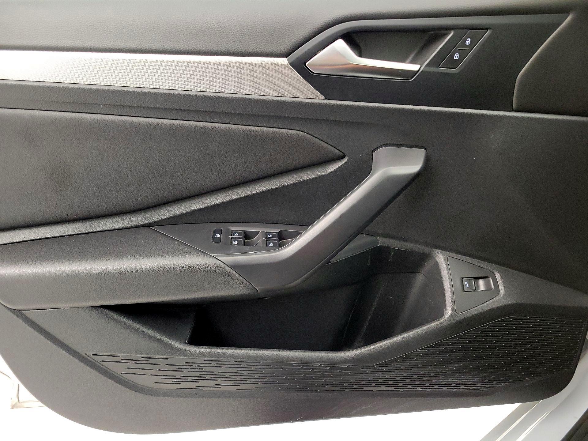 Thumbnail: 2019 Volkswagen Jetta - 12