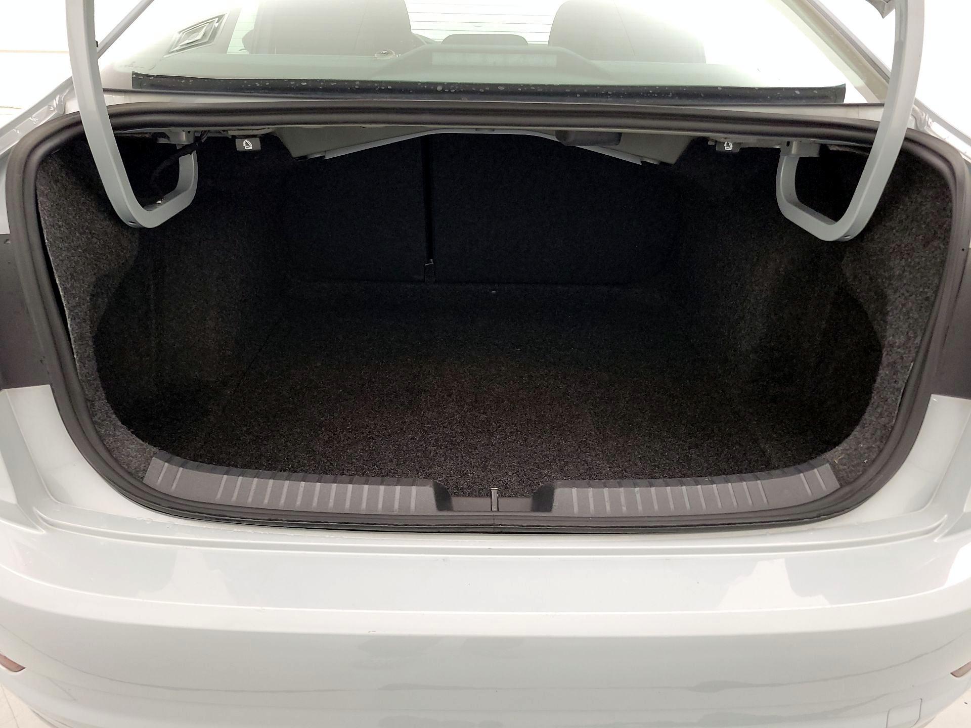 Thumbnail: 2019 Volkswagen Jetta - 20