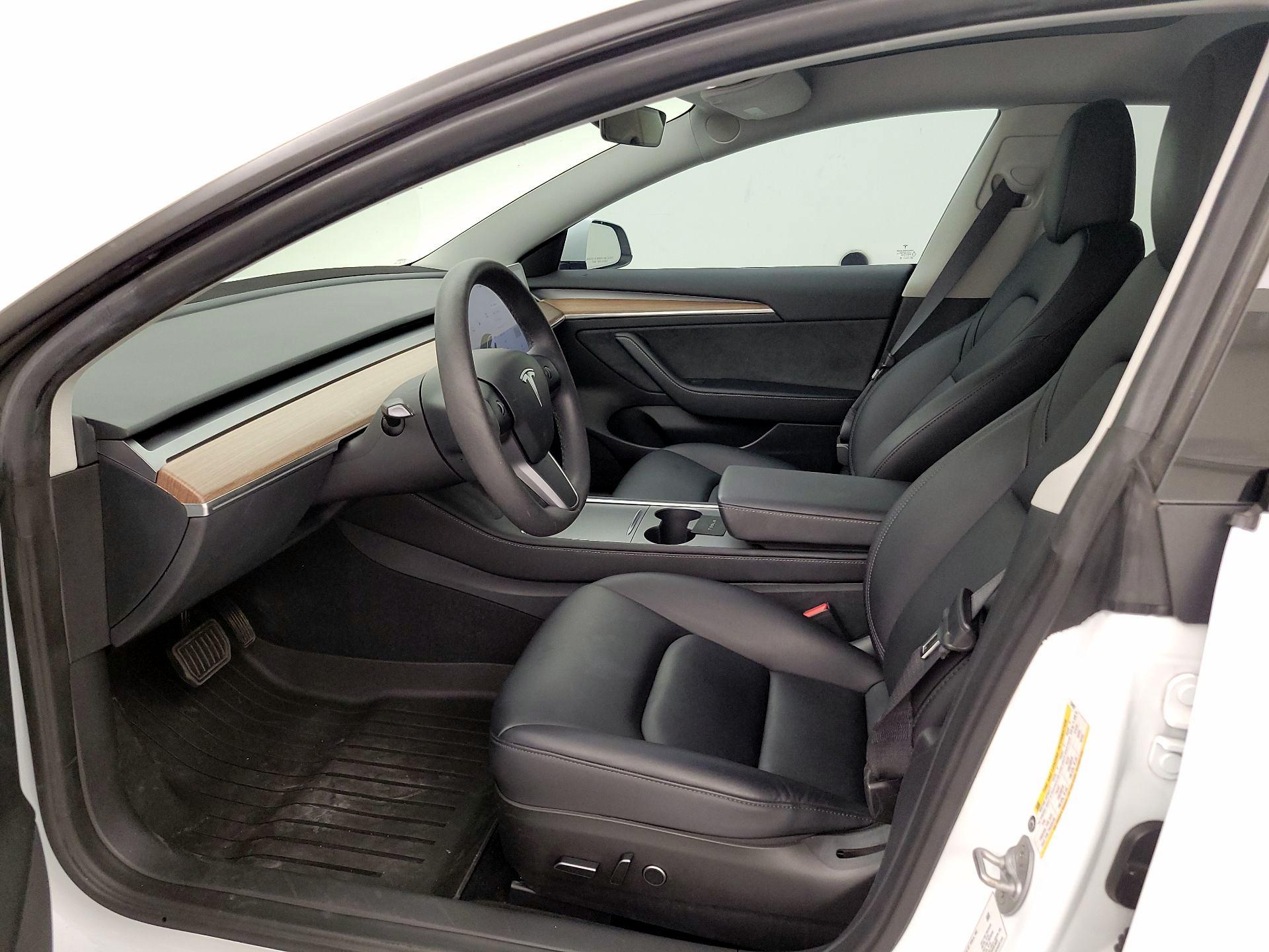 Thumbnail: 2023 Tesla Model 3 - 11