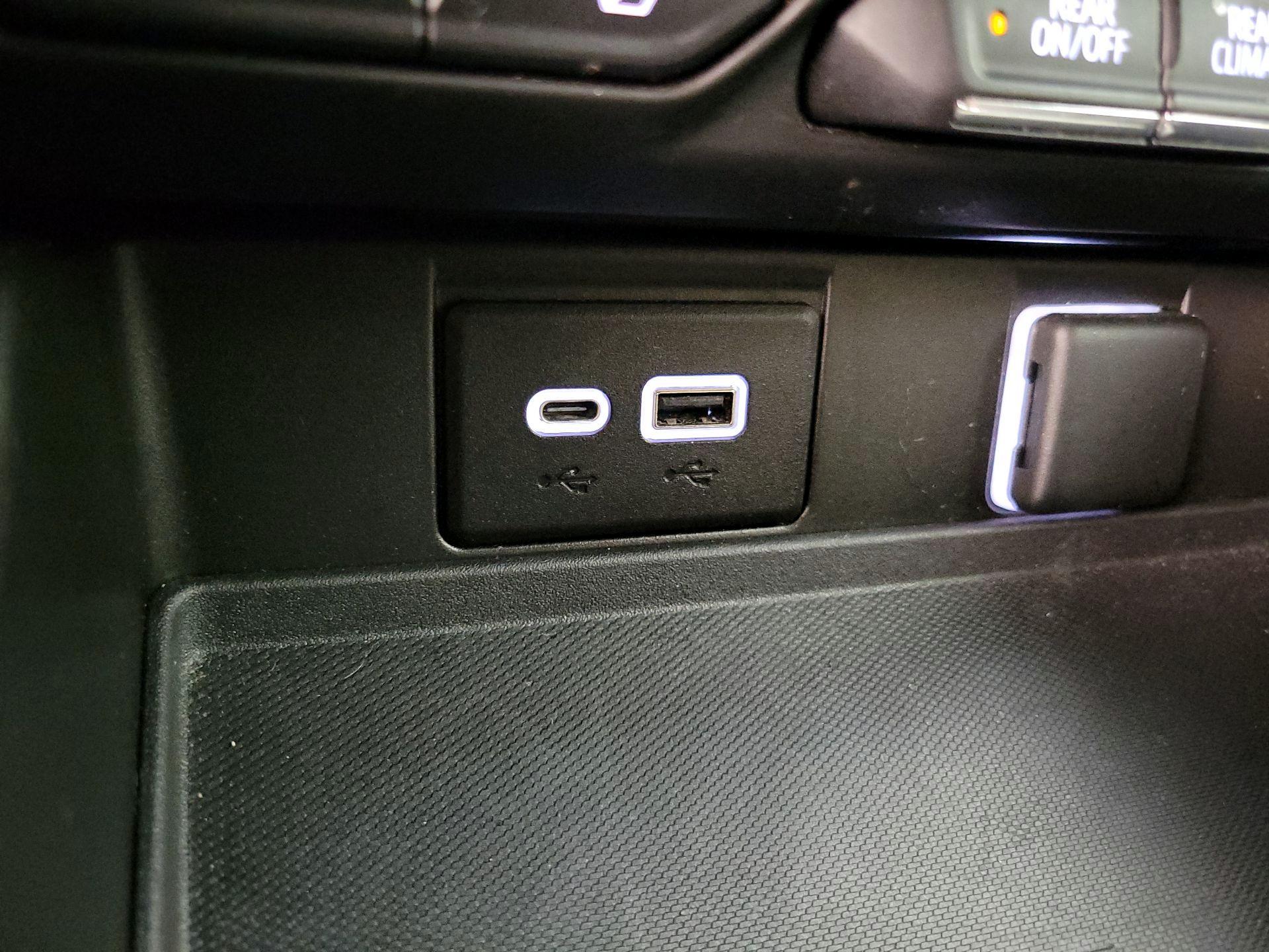 Thumbnail: 2022 Chevrolet Suburban - 19