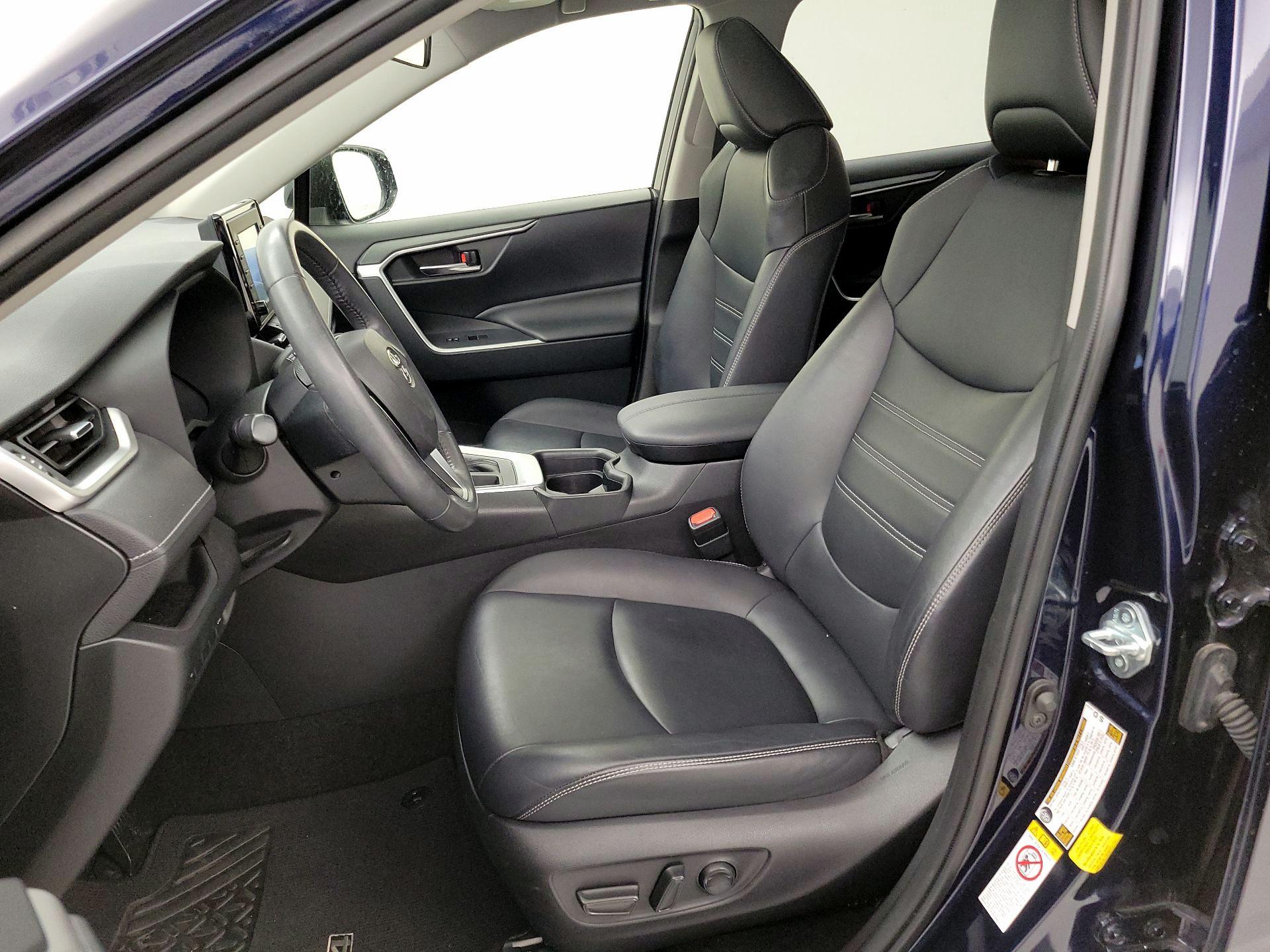 Thumbnail: 2019 Toyota RAV4 - 11