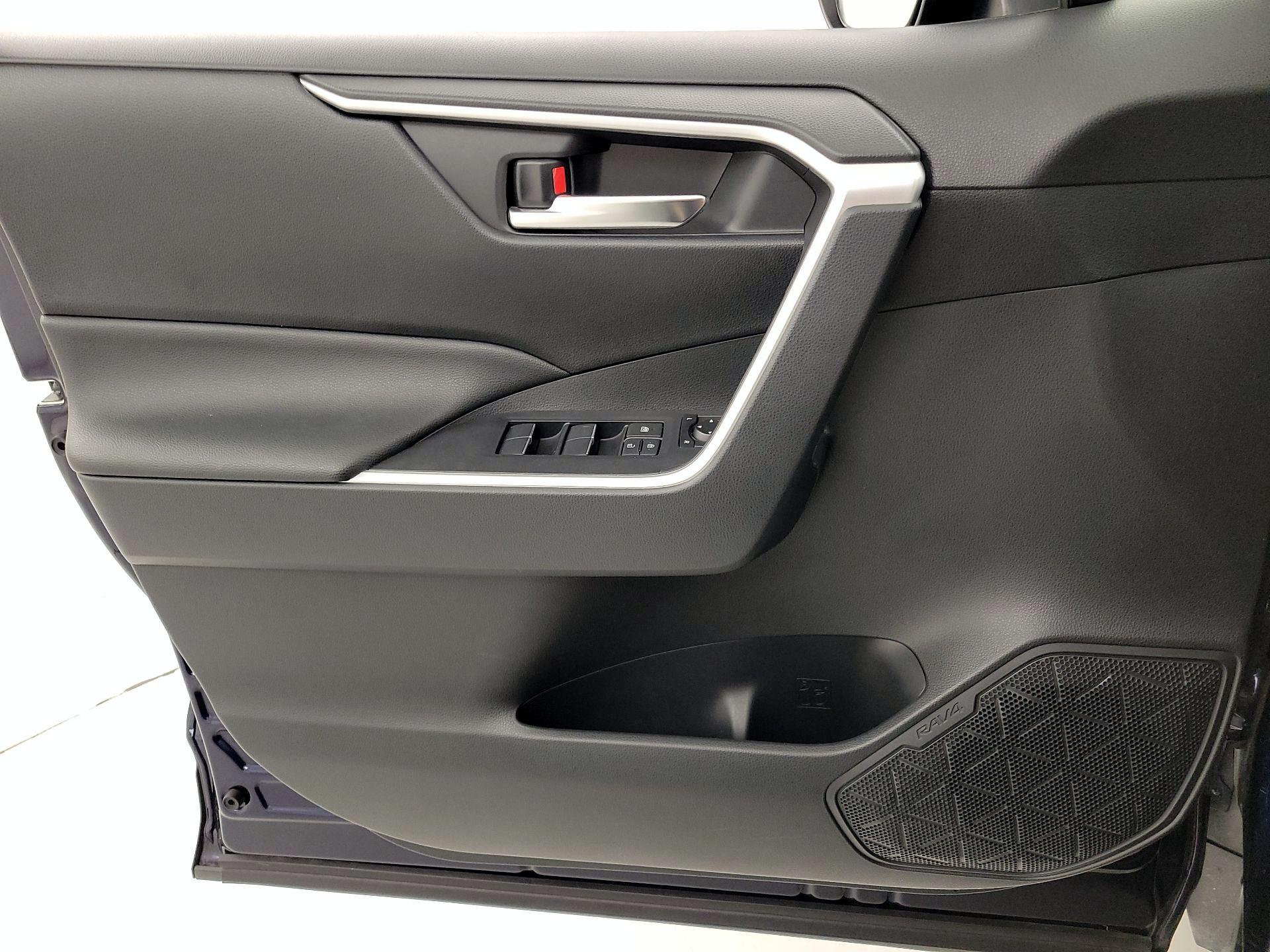 Thumbnail: 2019 Toyota RAV4 - 12