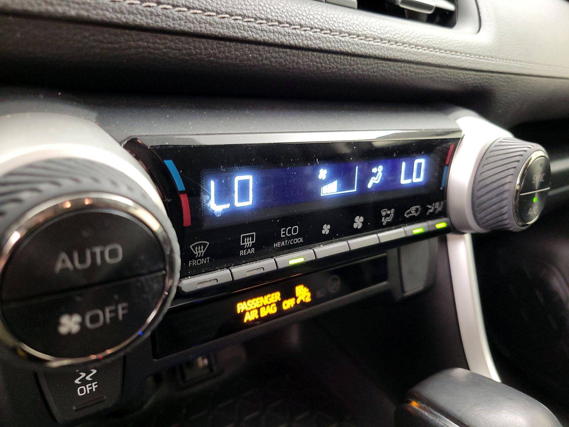 Thumbnail: 2019 Toyota RAV4 - 16