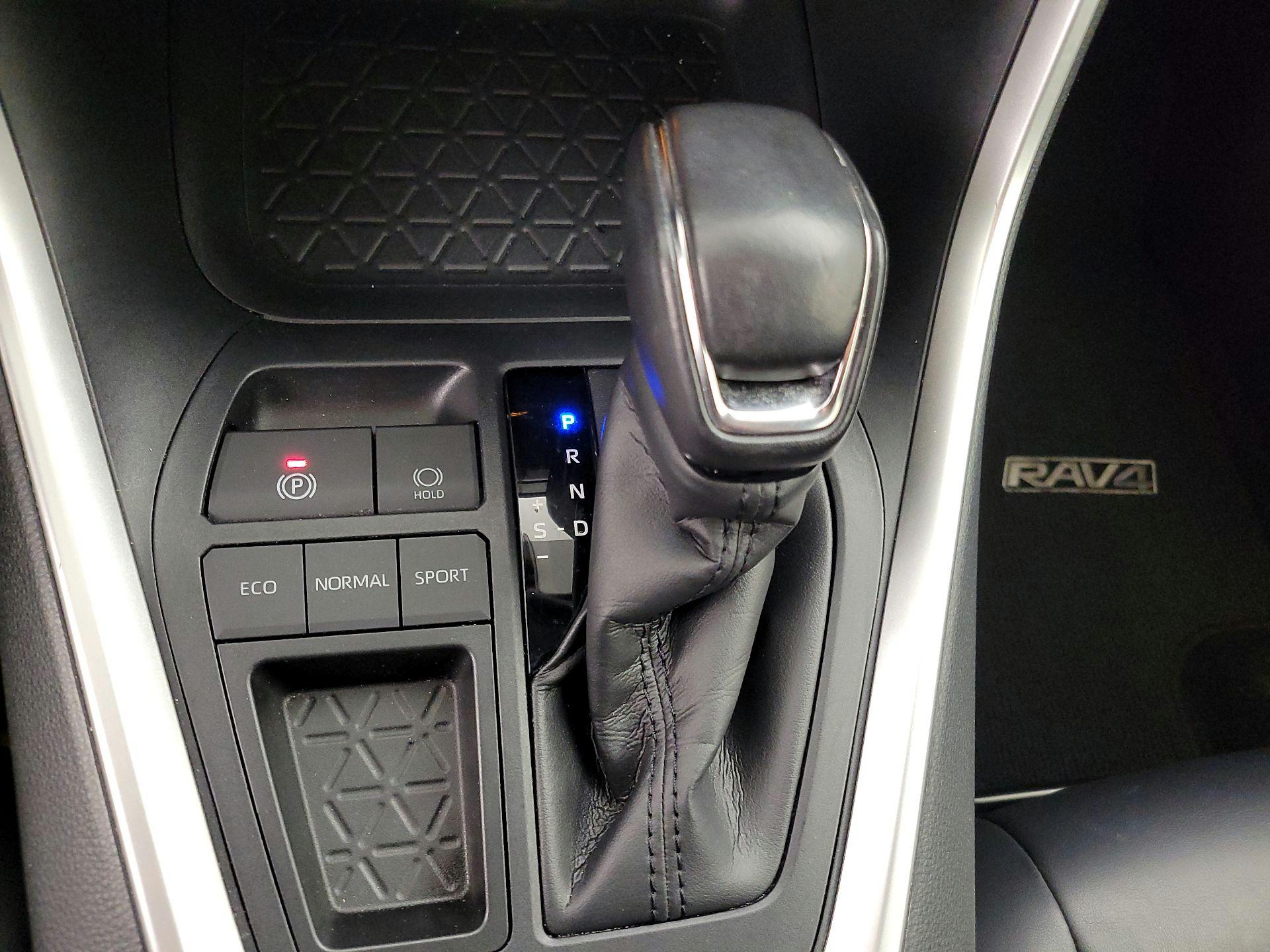 Thumbnail: 2019 Toyota RAV4 - 17
