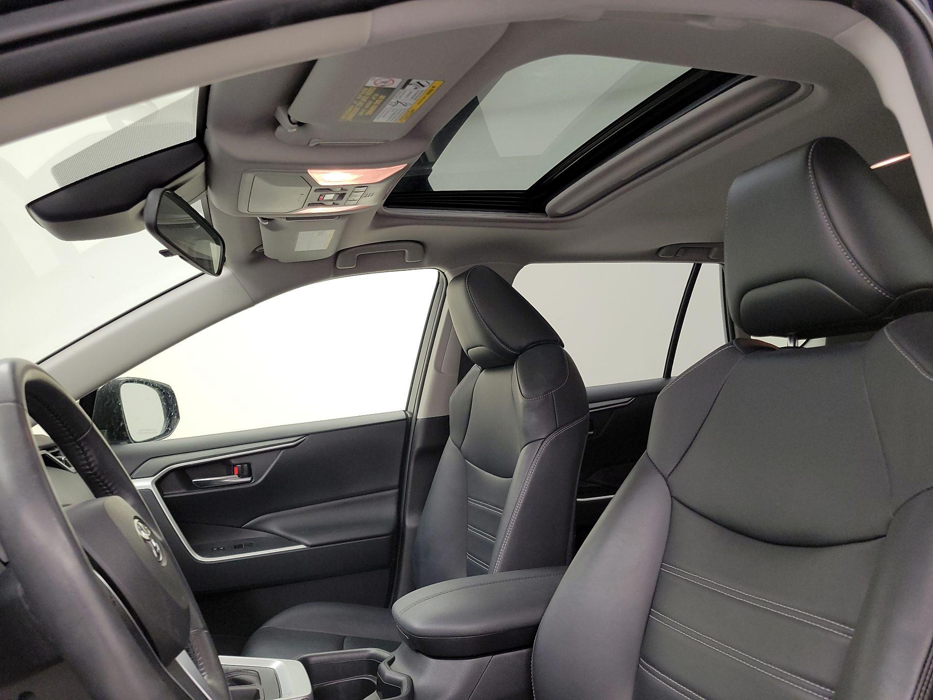 Thumbnail: 2019 Toyota RAV4 - 19