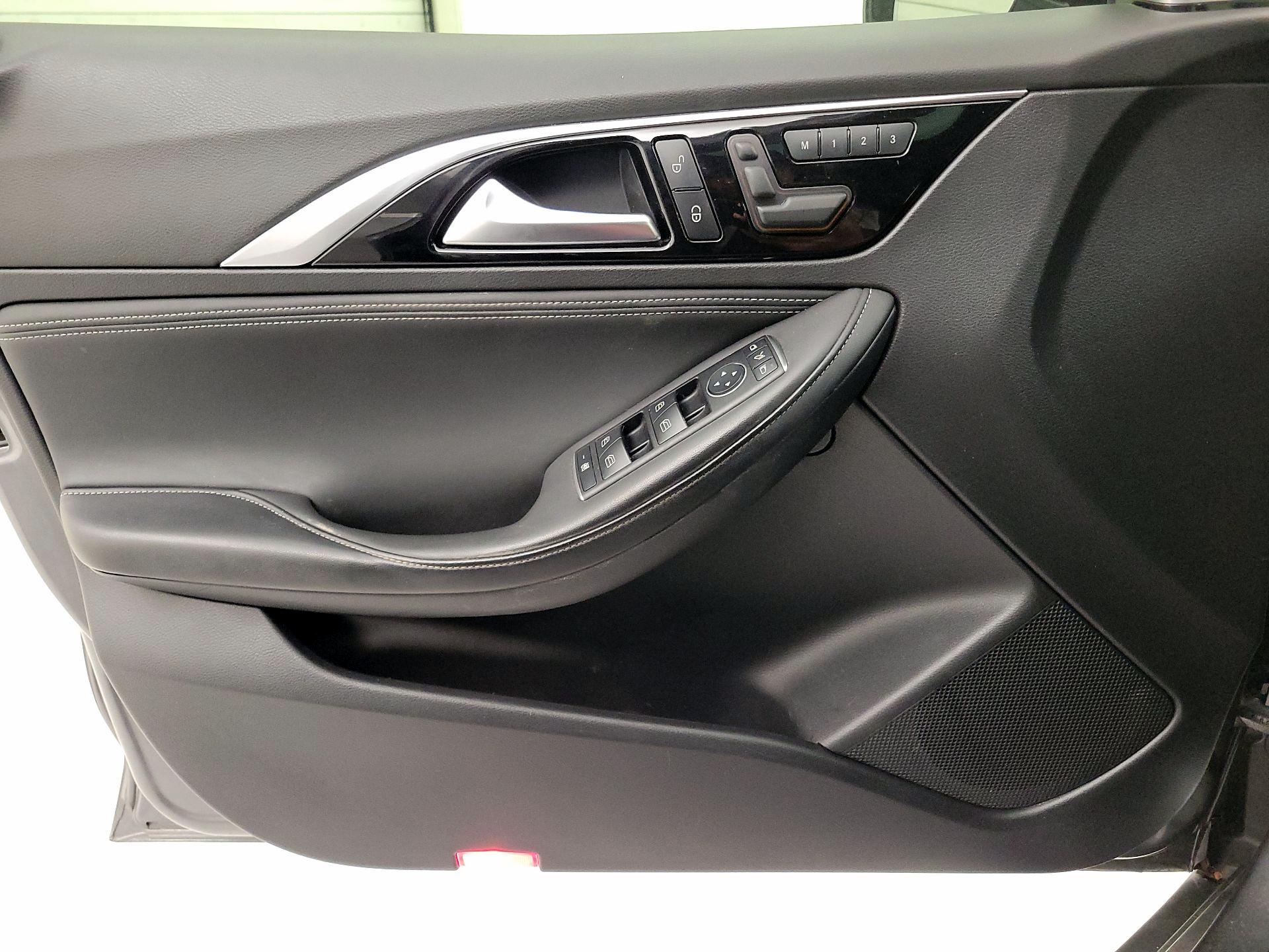 Thumbnail: 2018 INFINITI QX30 - 12