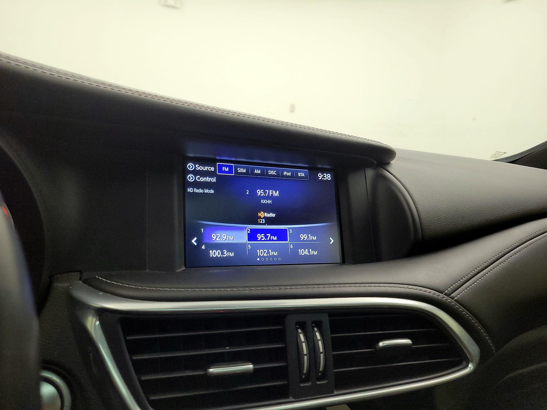 Thumbnail: 2018 INFINITI QX30 - 16