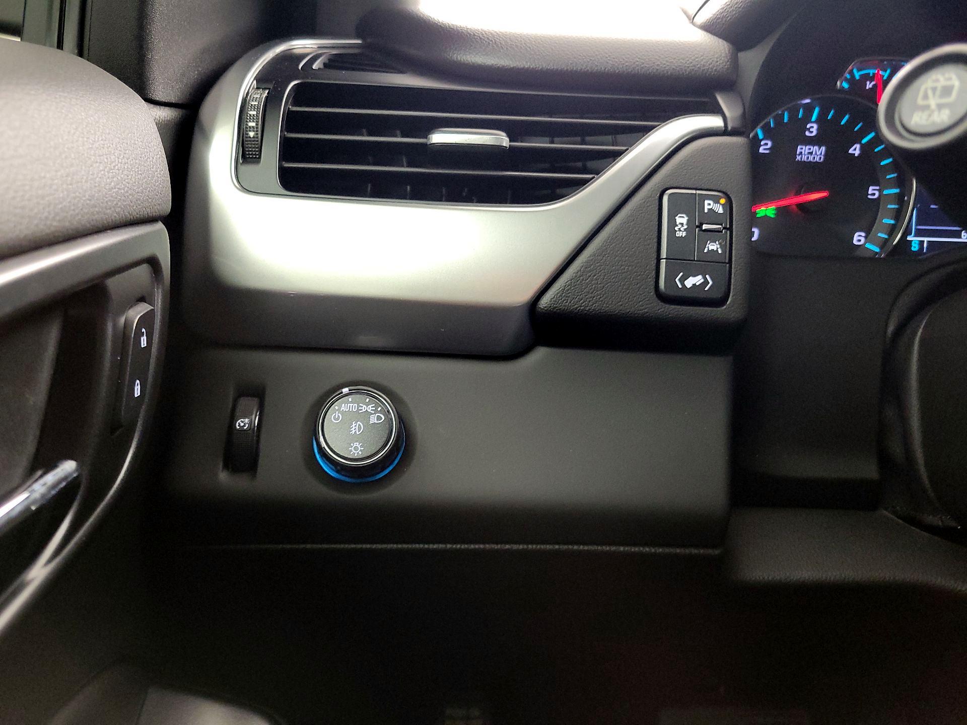 Thumbnail: 2019 Chevrolet Tahoe - 13