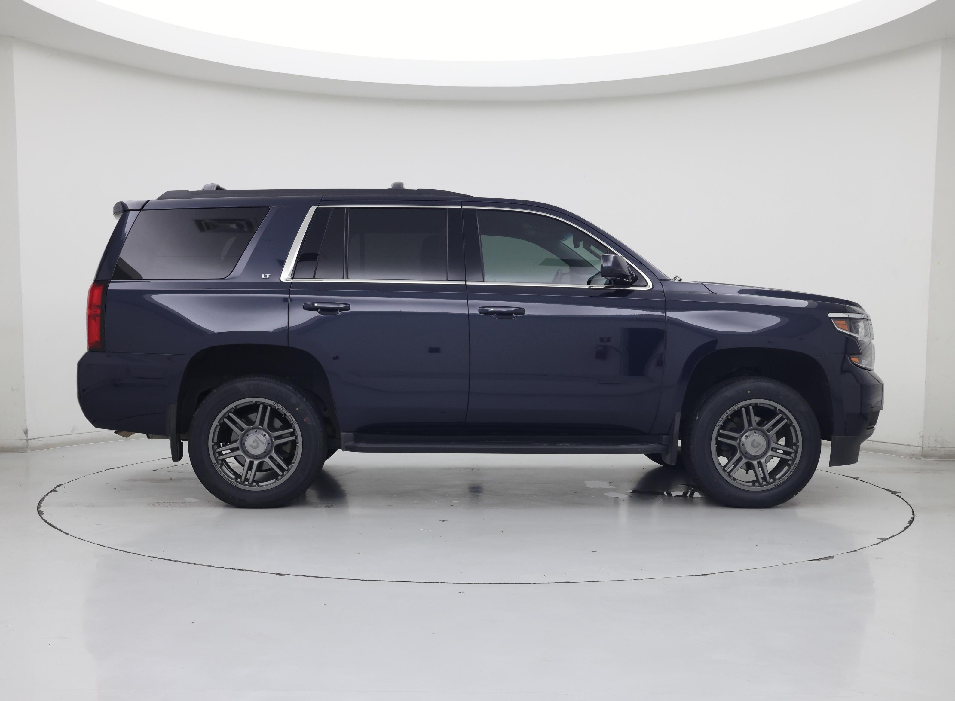 Thumbnail: 2019 Chevrolet Tahoe - 7