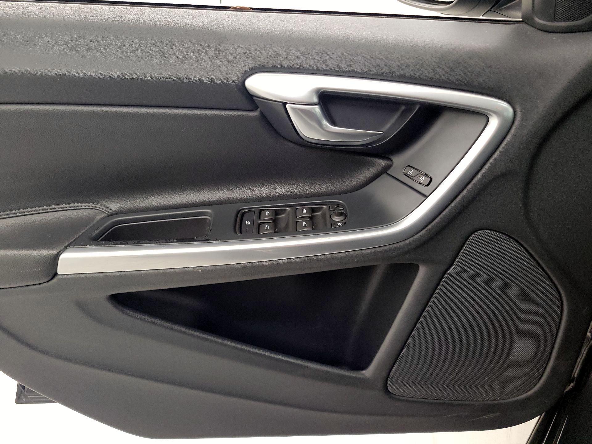 Thumbnail: 2016 Volvo S60 - 12