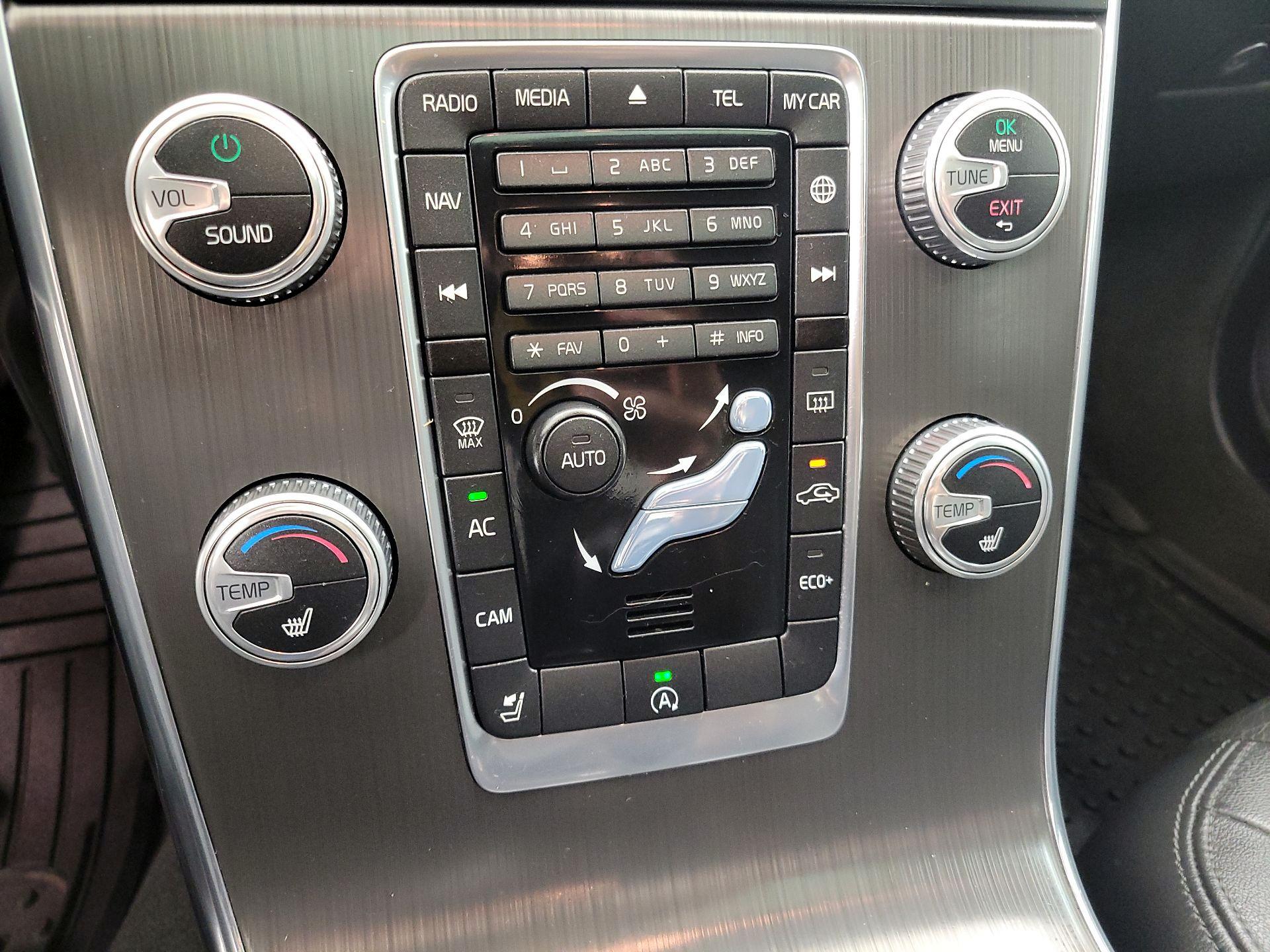 Thumbnail: 2016 Volvo S60 - 16