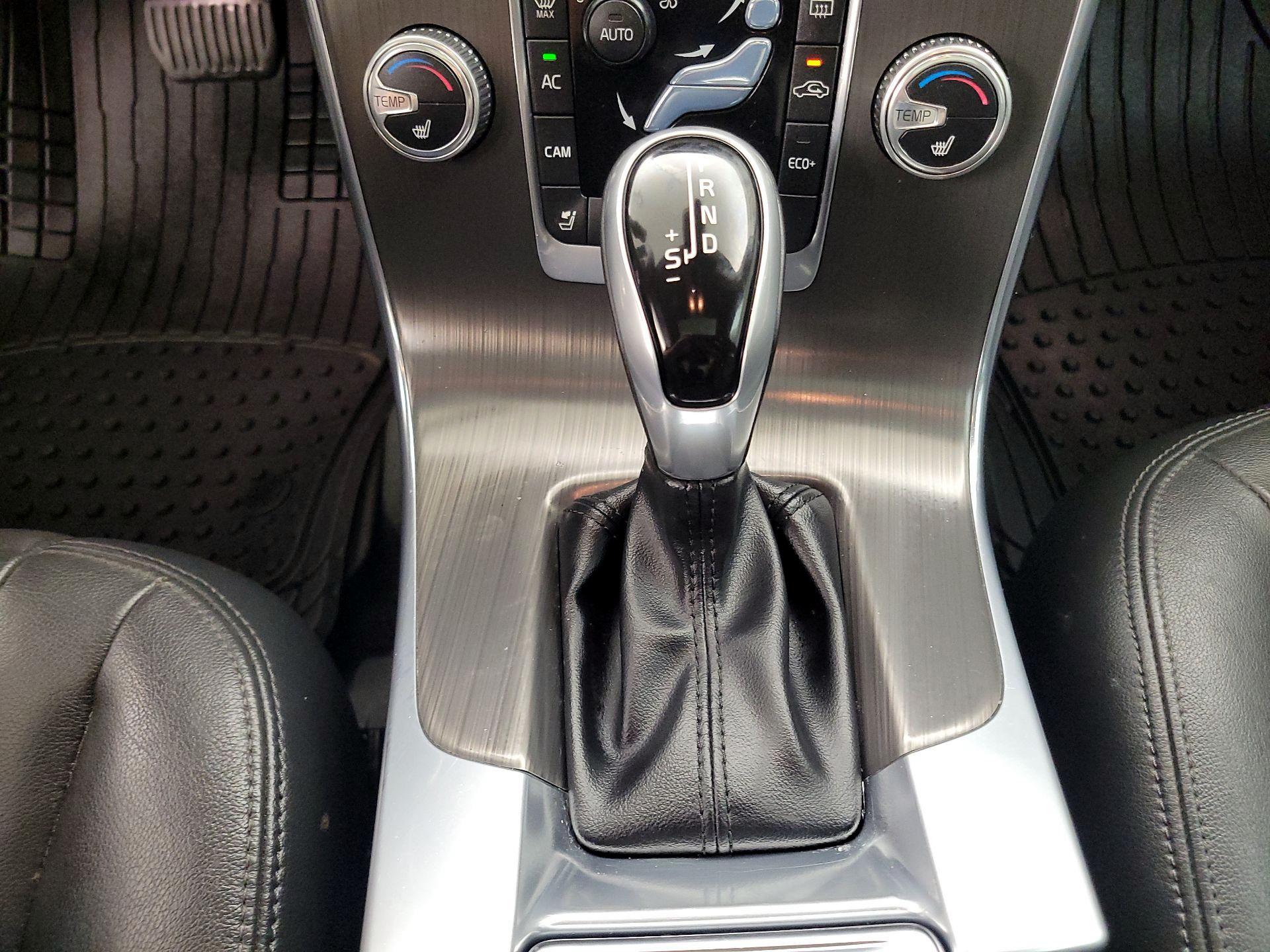 Thumbnail: 2016 Volvo S60 - 17